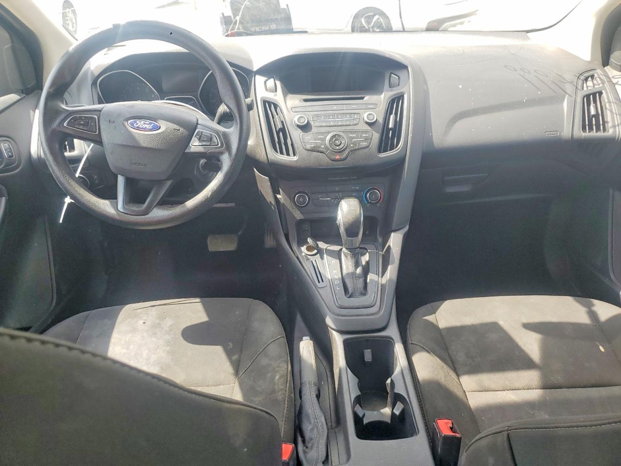 2017 Ford Focus S Белый vin: 1FADP3E23HL297936
