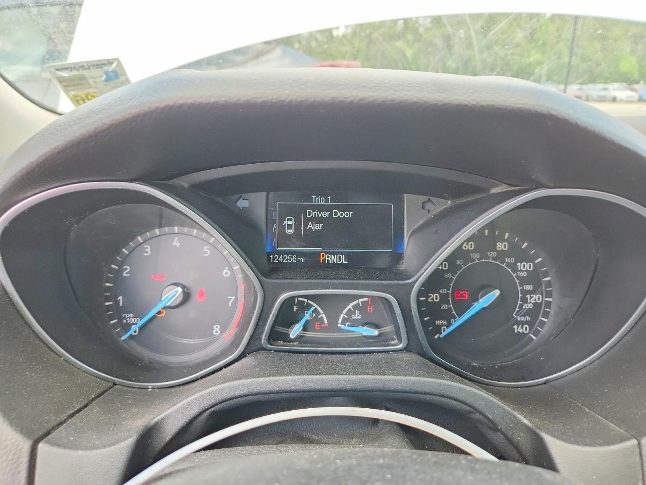 2017 Ford Focus S Белый vin: 1FADP3E23HL297936