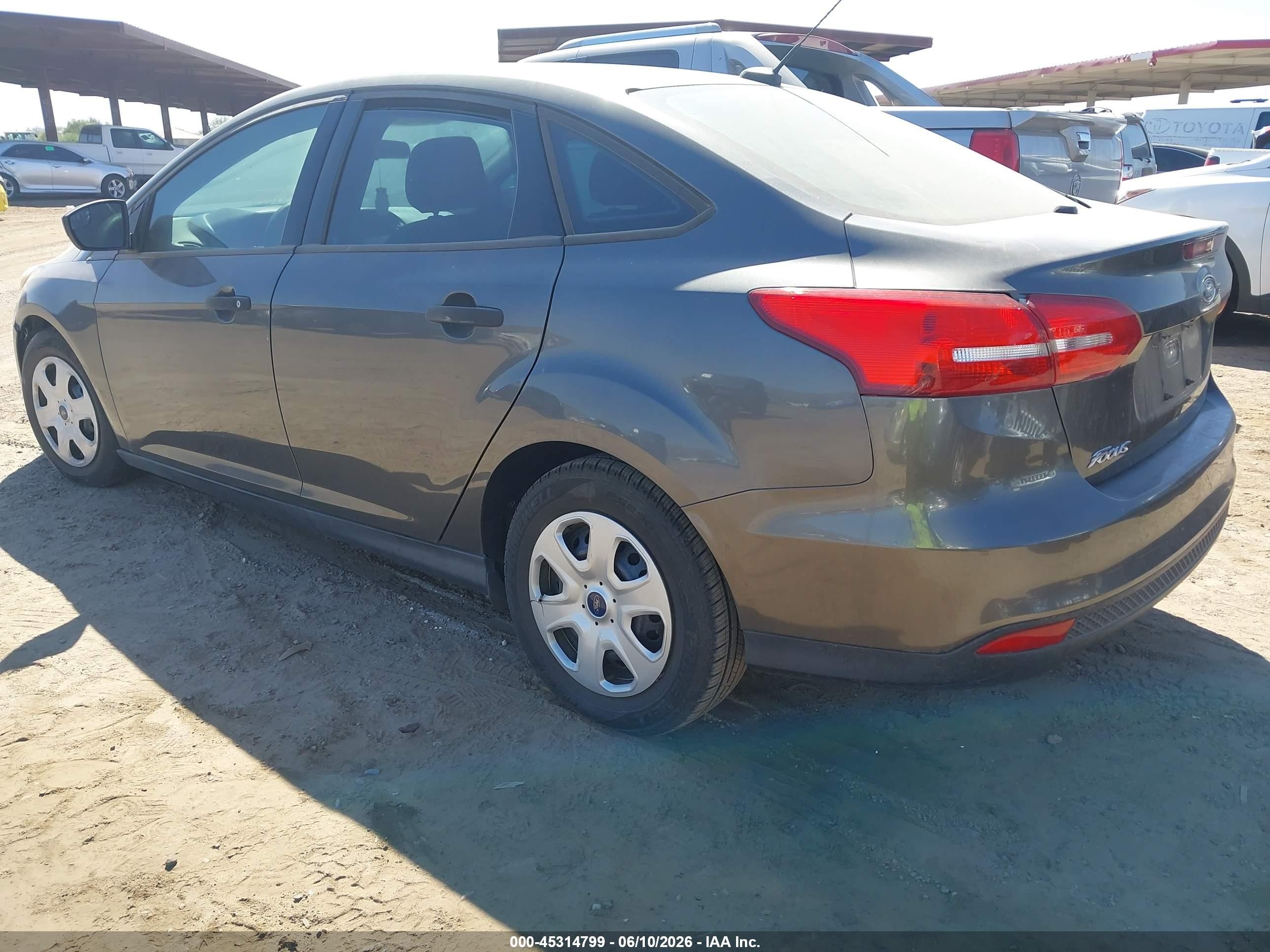 2018 Ford Focus S Gray vin: 1FADP3E23JL313266