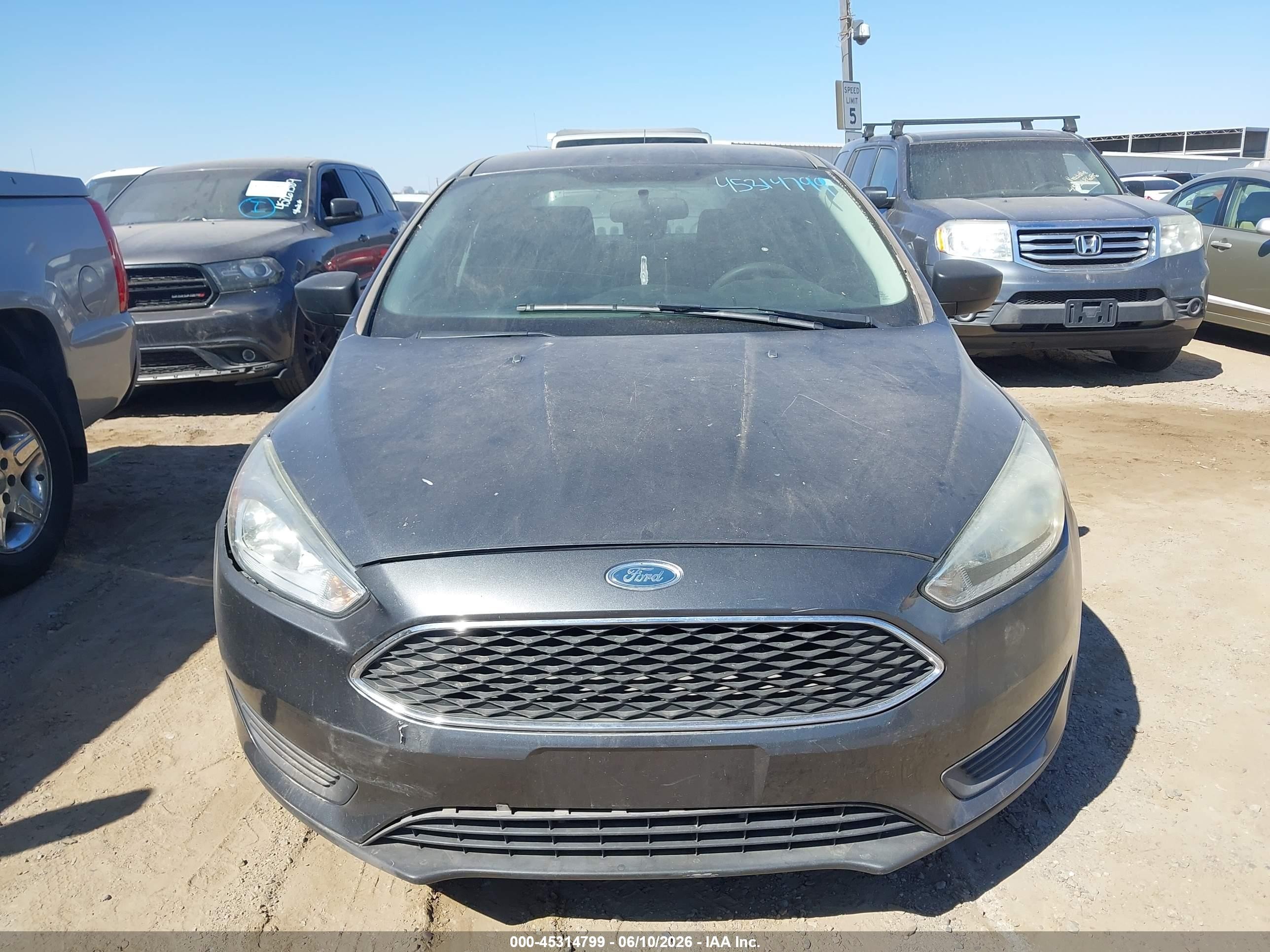 2018 Ford Focus S Gray vin: 1FADP3E23JL313266