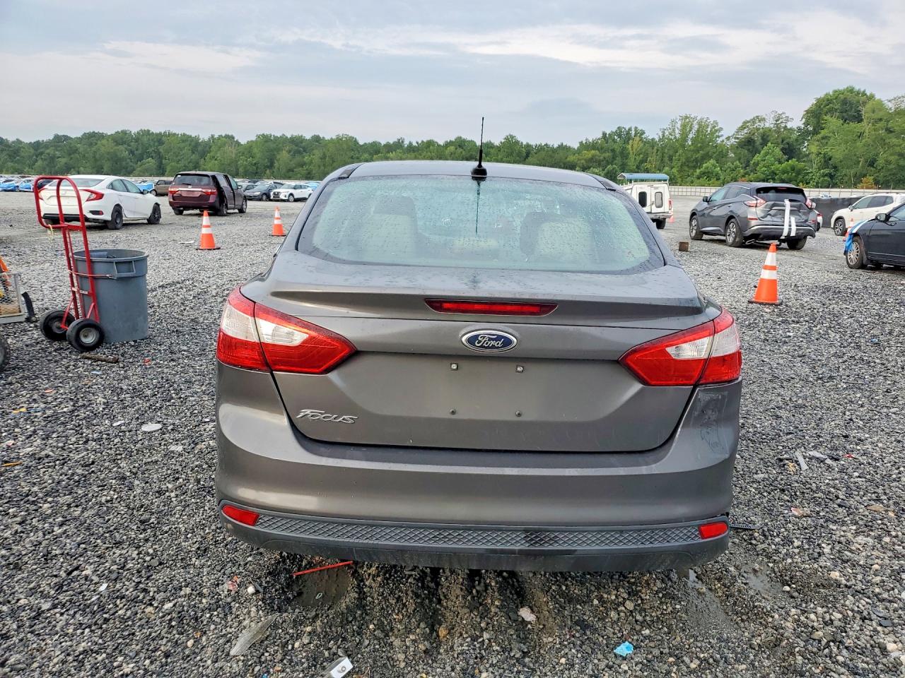 2013 Ford Focus S Gray vin: 1FADP3E24DL206702