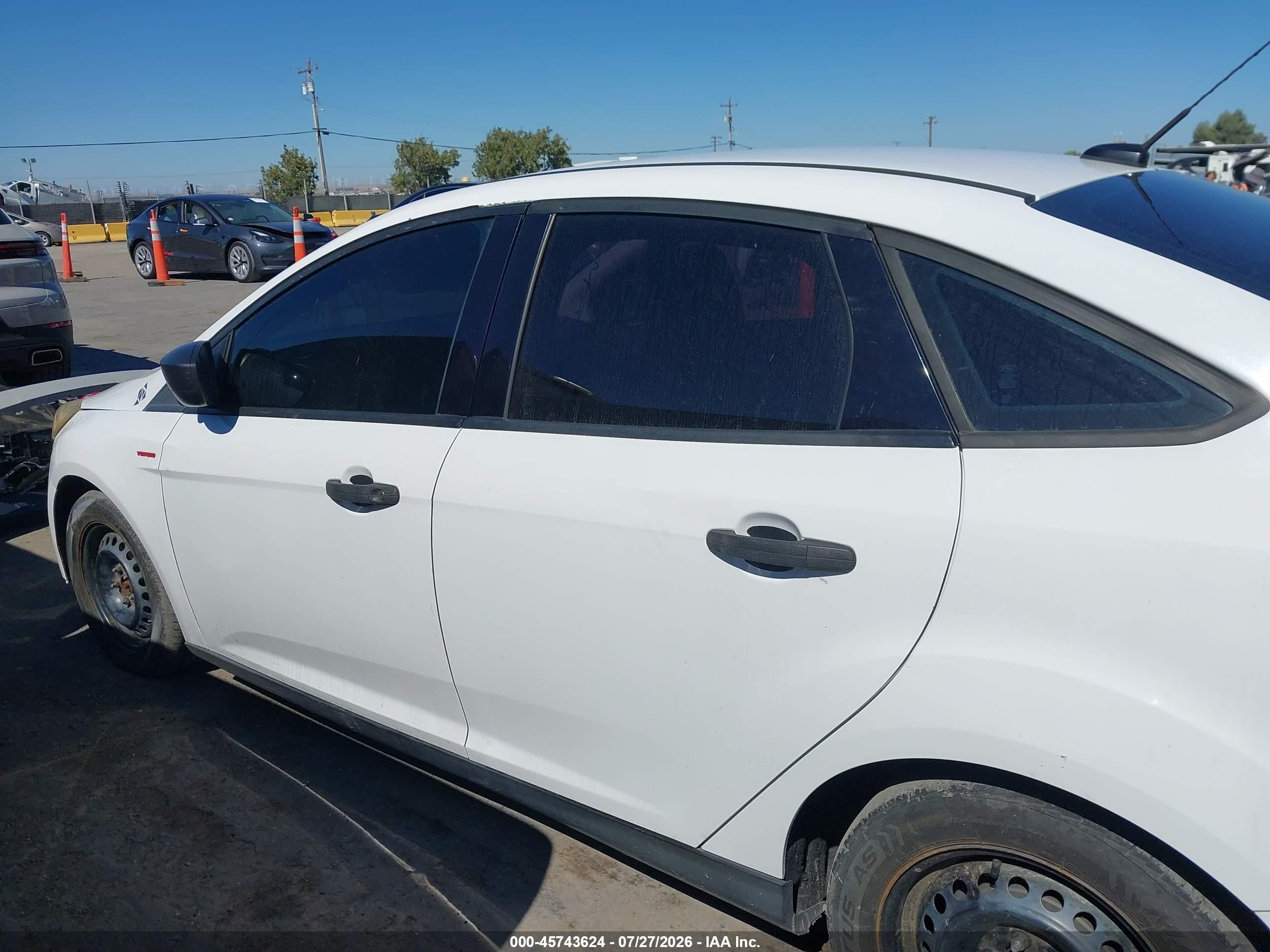 2014 Ford Focus S White vin: 1FADP3E24EL287394
