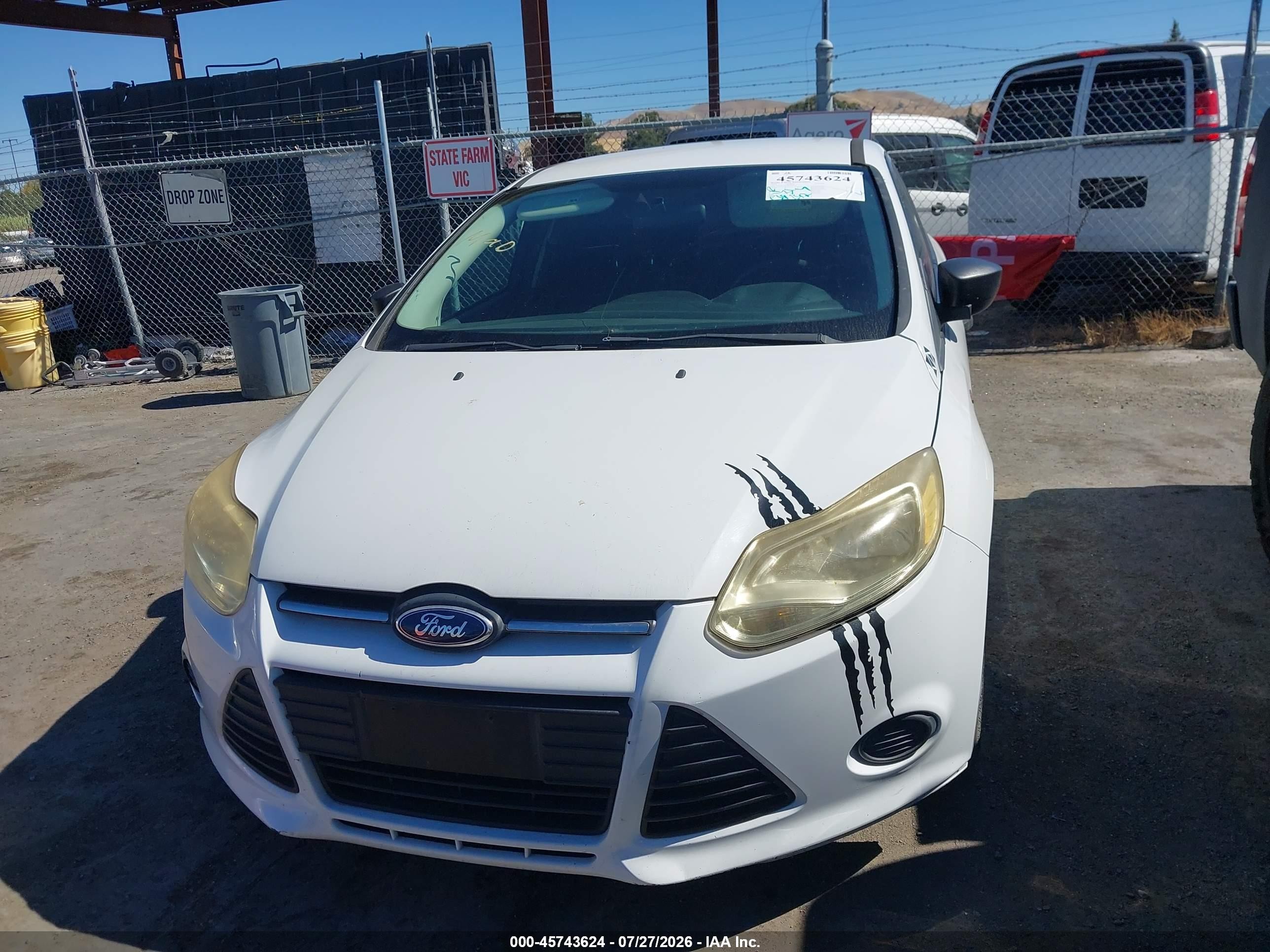 2014 Ford Focus S White vin: 1FADP3E24EL287394