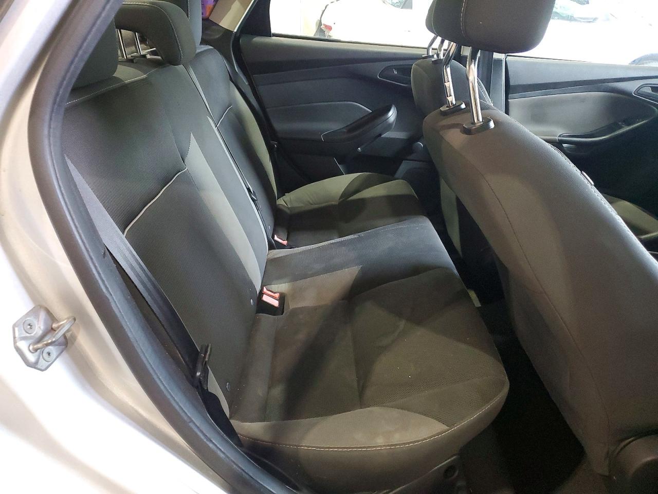 2014 Ford Focus S Silver vin: 1FADP3E24EL351272