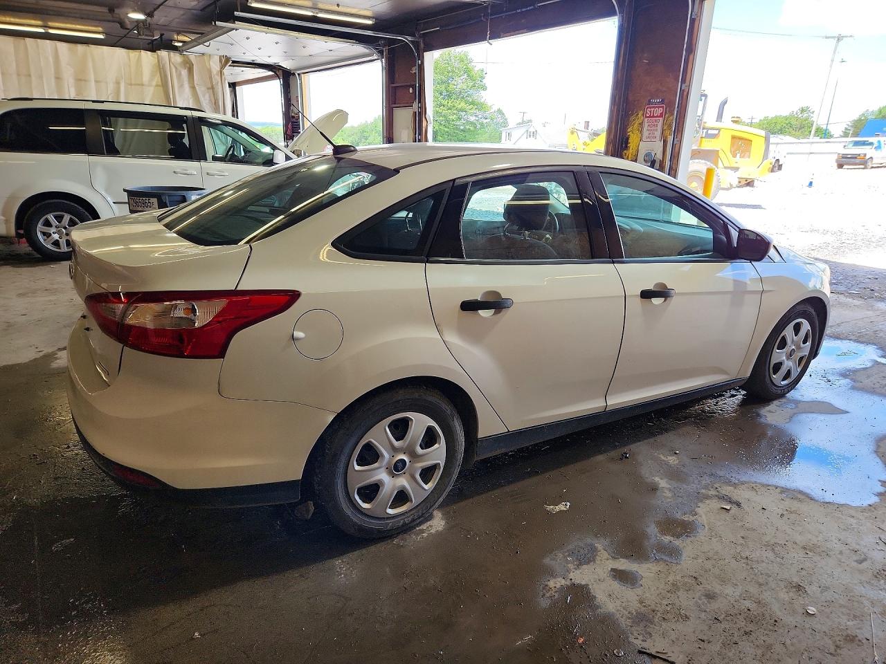 2014 Ford Focus S White vin: 1FADP3E24EL354222