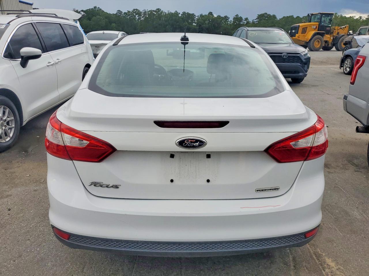 2014 Ford Focus S White vin: 1FADP3E24EL401023