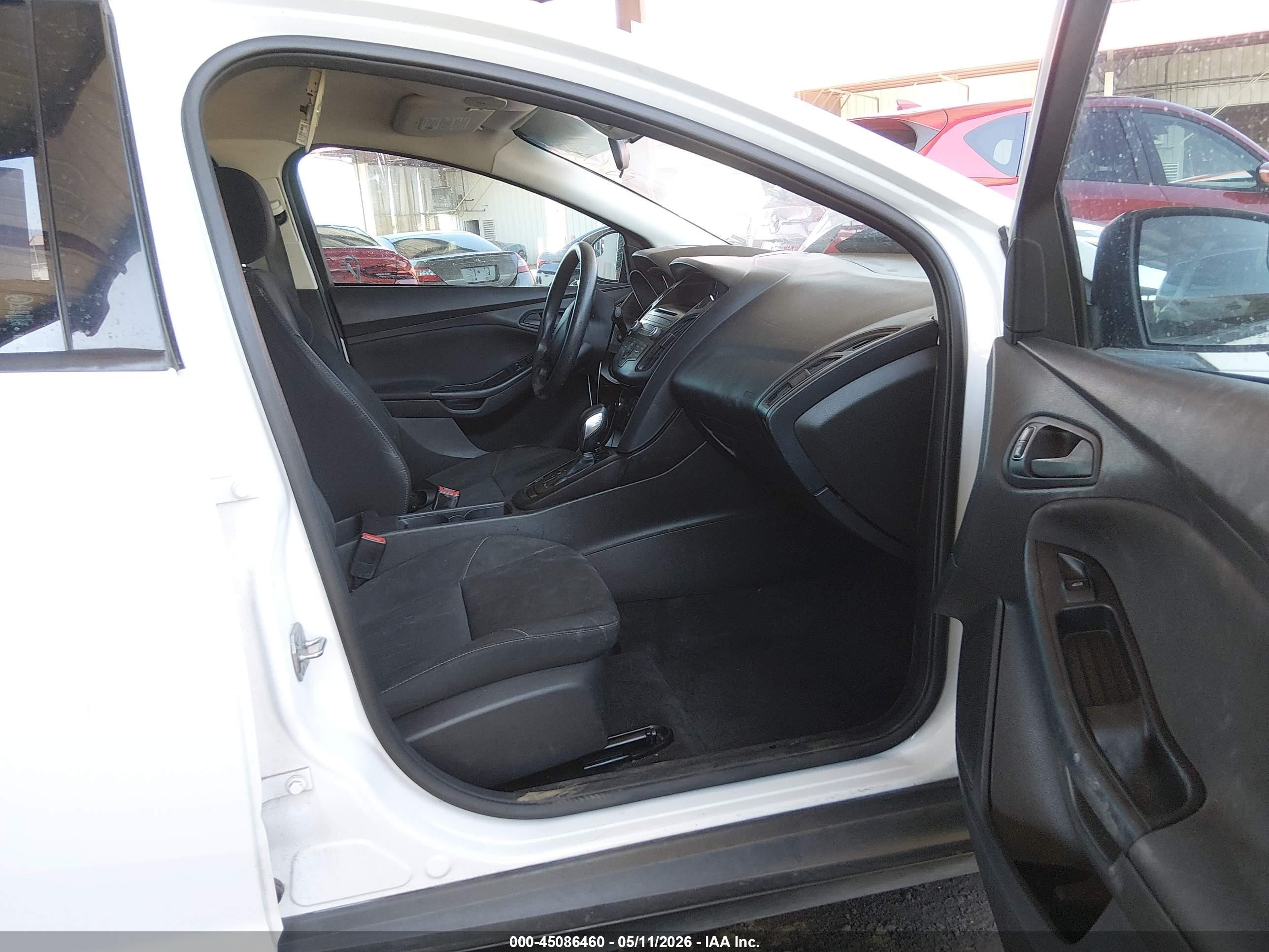 2017 Ford Focus S Белый vin: 1FADP3E24HL348277