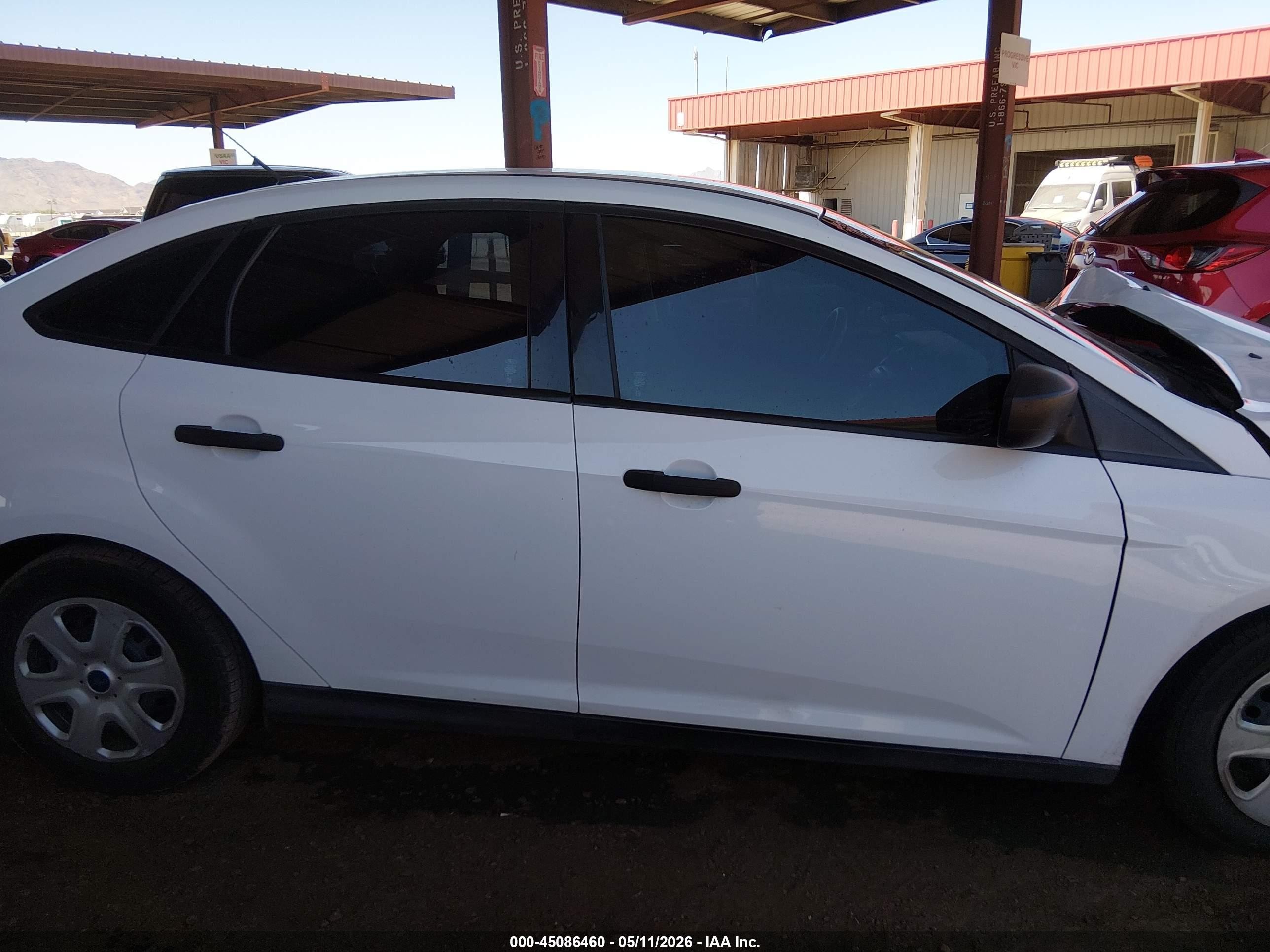 2017 Ford Focus S Белый vin: 1FADP3E24HL348277