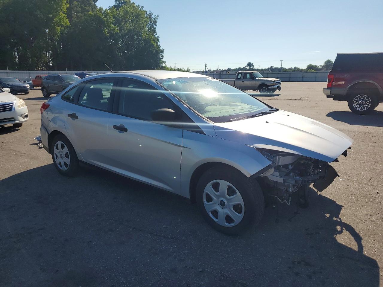 2018 Ford Focus S Silver vin: 1FADP3E24JL202435