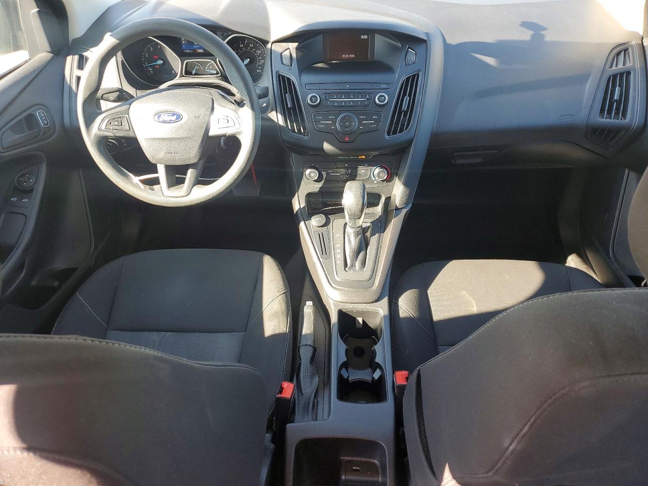 2018 Ford Focus S Silver vin: 1FADP3E24JL202435