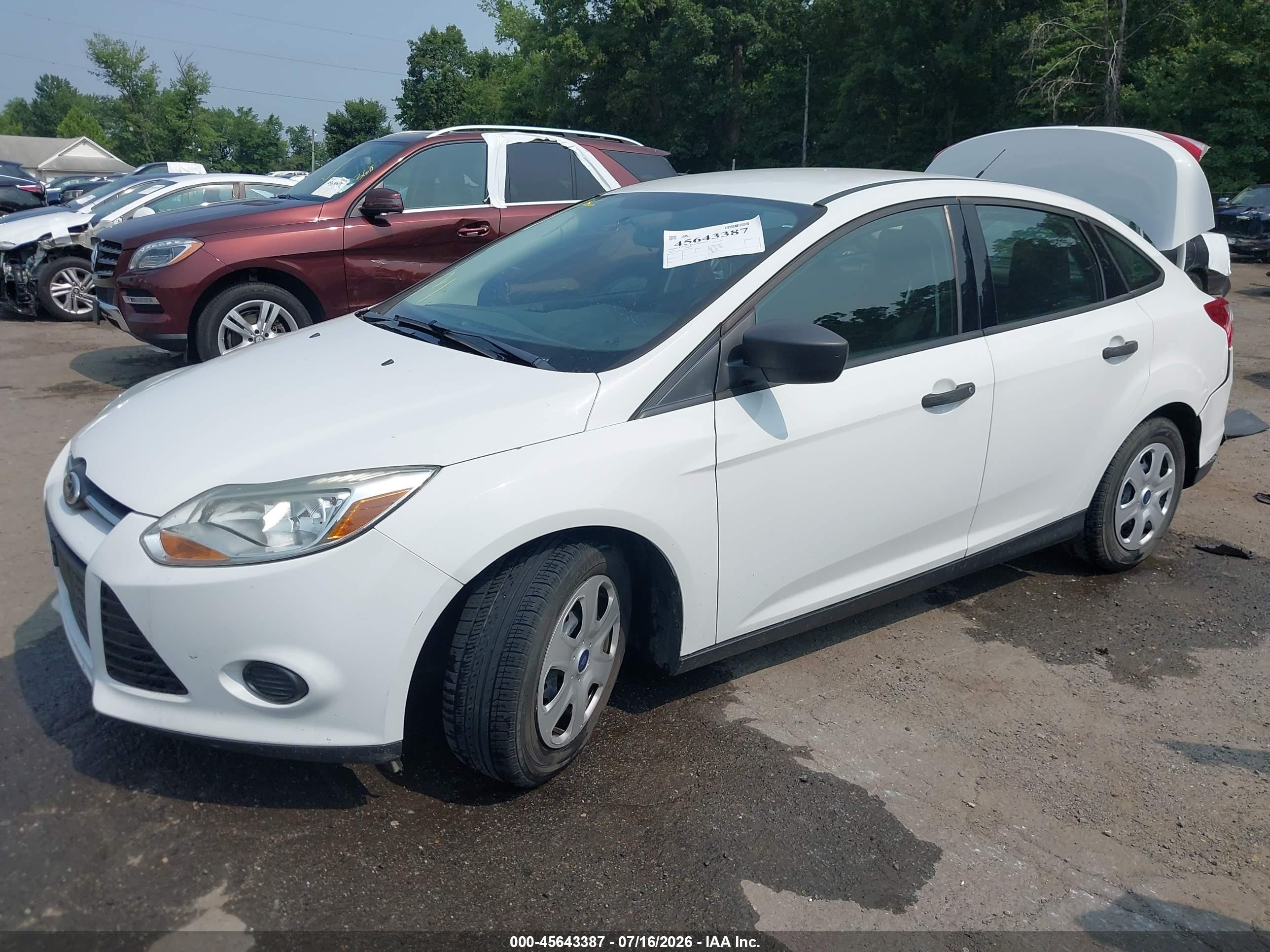 2013 Ford Focus S White vin: 1FADP3E25DL142766