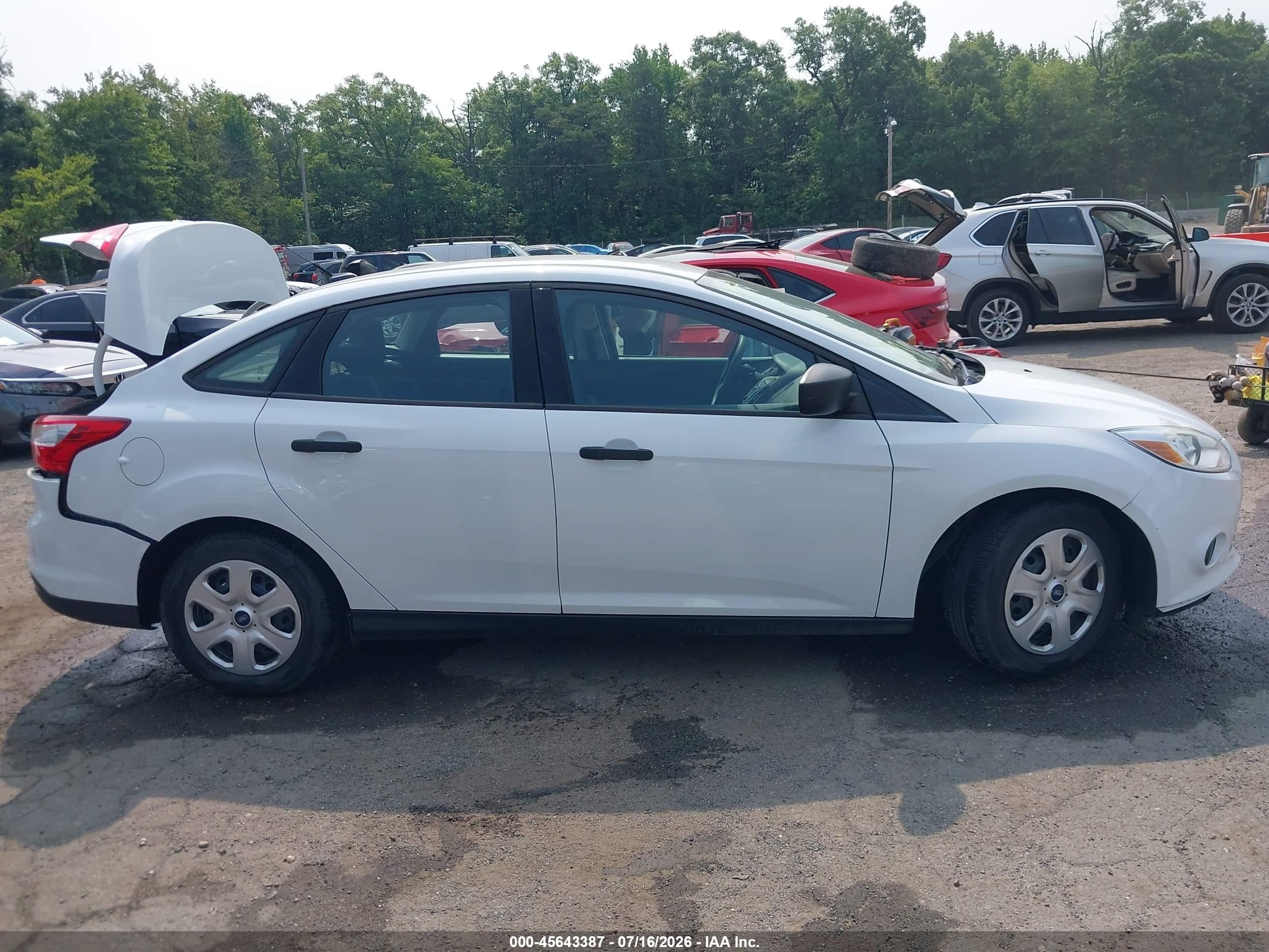 2013 Ford Focus S White vin: 1FADP3E25DL142766