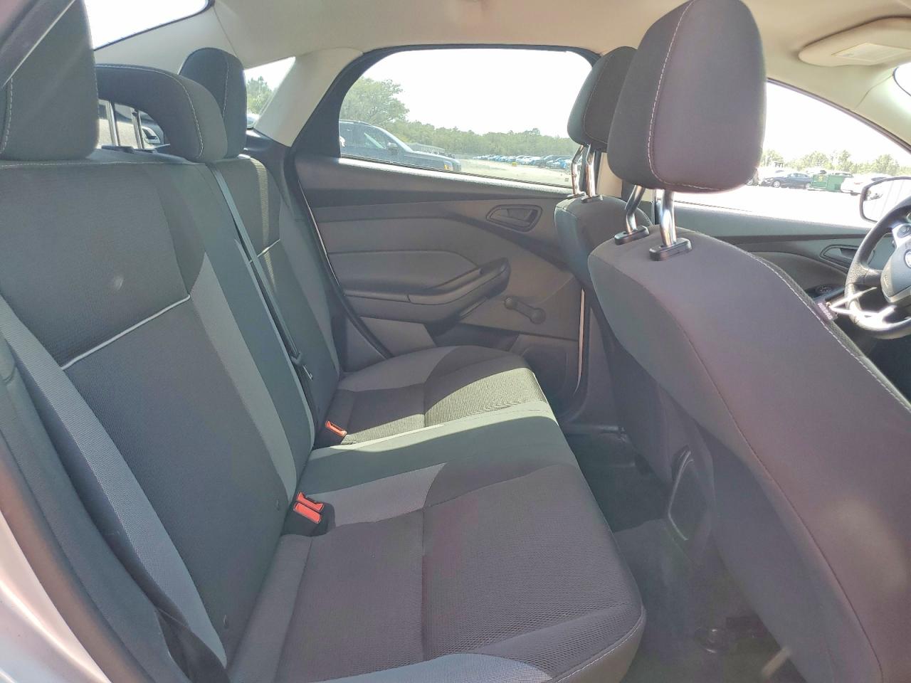 2014 Ford Focus S Silver vin: 1FADP3E25EL127105
