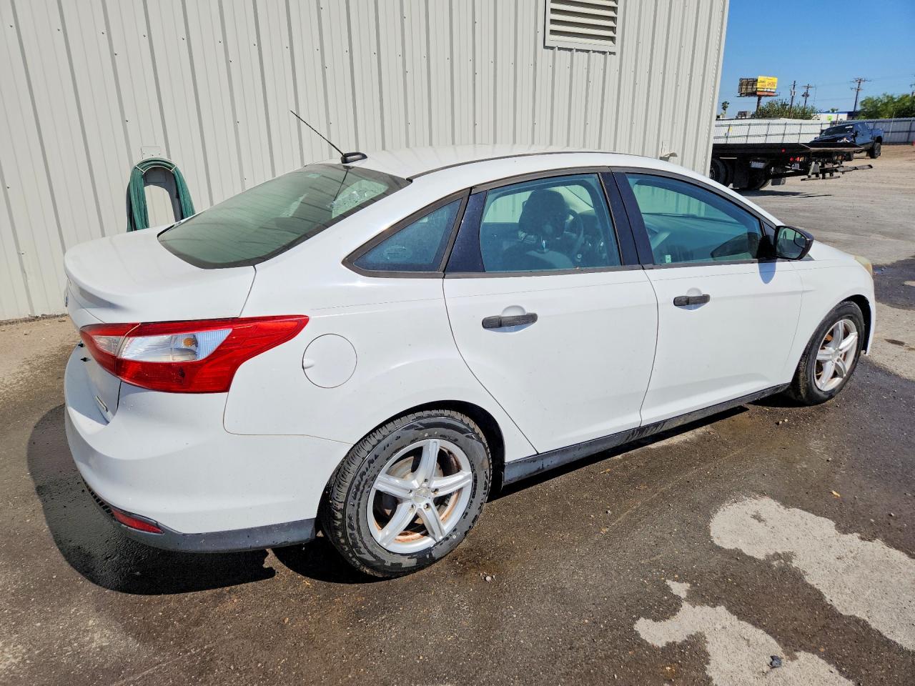 2014 Ford Focus S White vin: 1FADP3E25EL410264