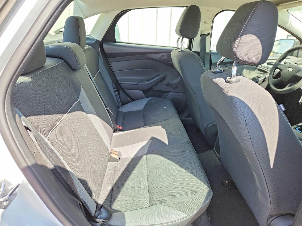 2014 Ford Focus S White vin: 1FADP3E25EL410264