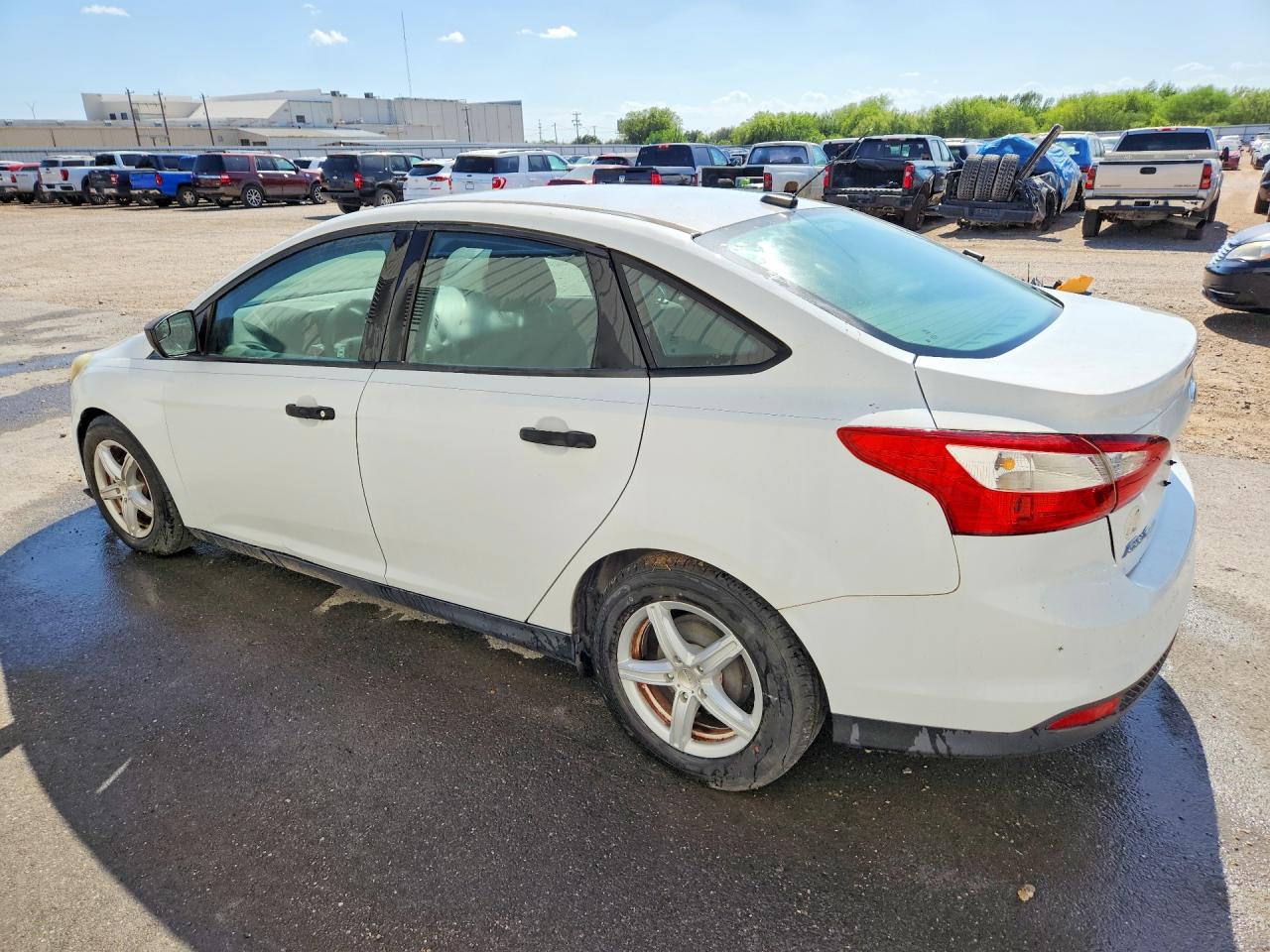2014 Ford Focus S White vin: 1FADP3E25EL410264