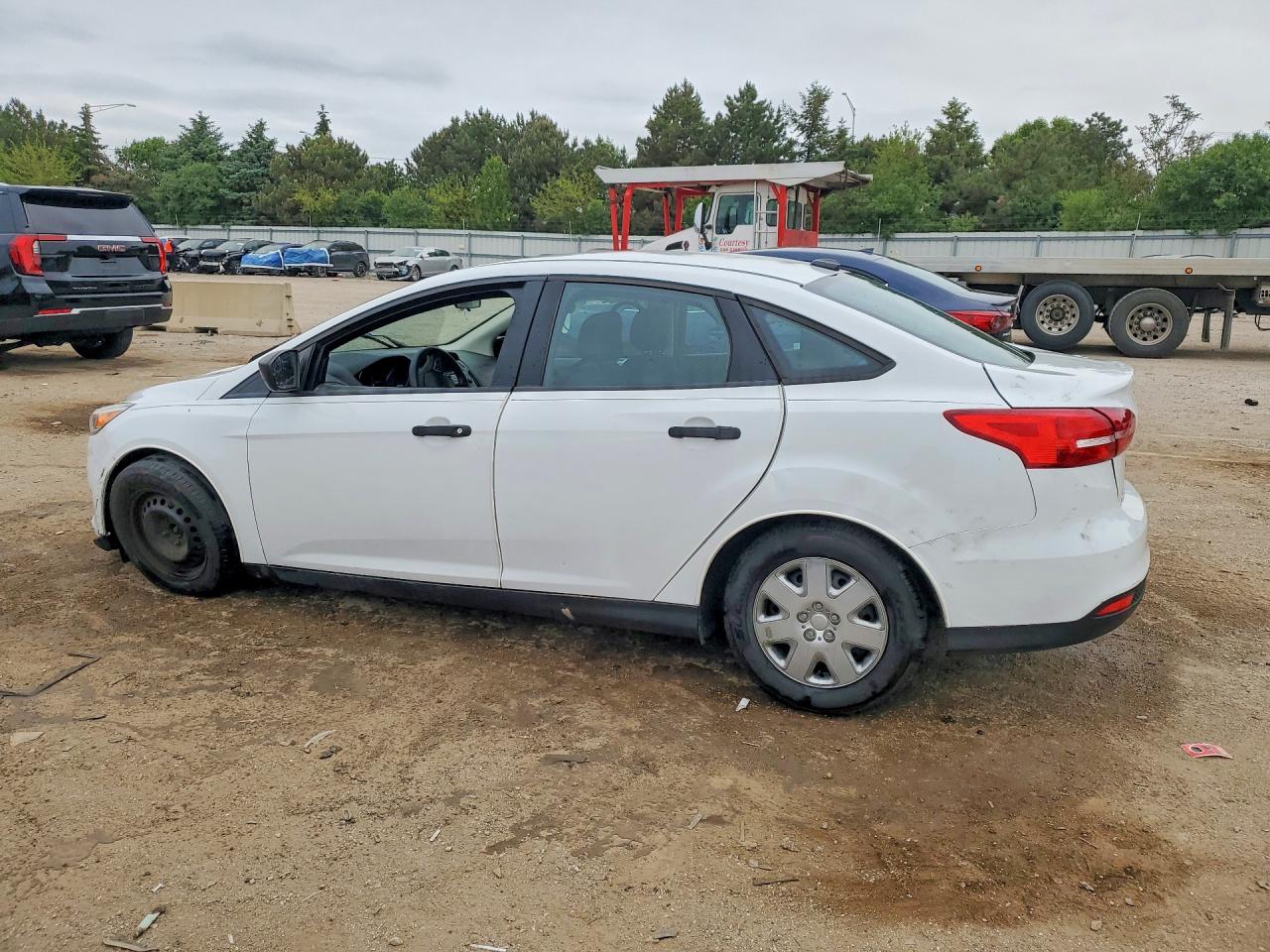 2015 Ford Focus S White vin: 1FADP3E25FL312370