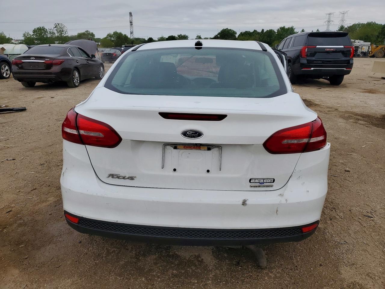 2015 Ford Focus S White vin: 1FADP3E25FL312370