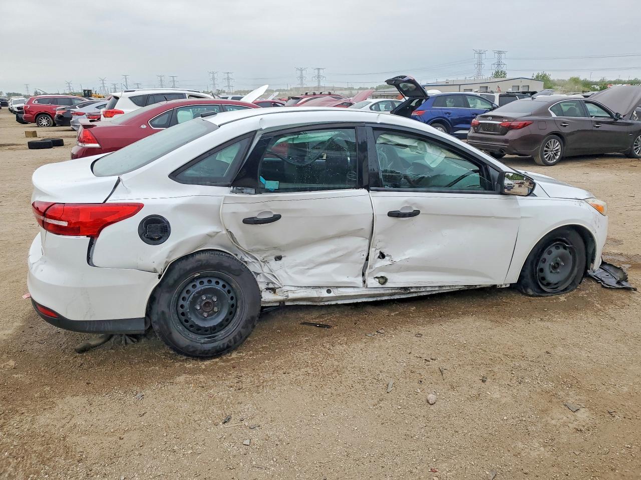 2015 Ford Focus S White vin: 1FADP3E25FL312370