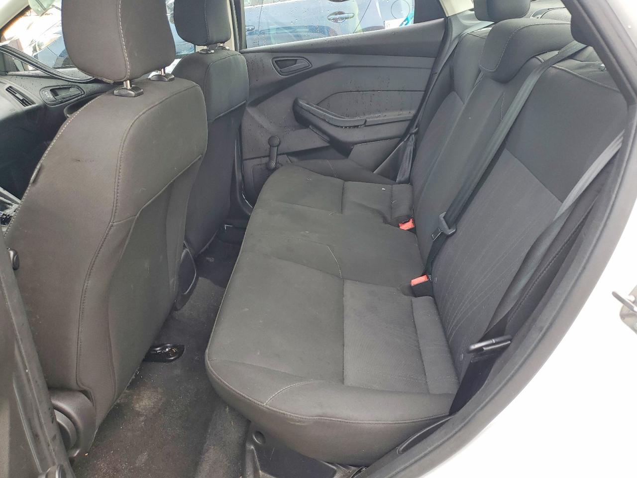 2015 Ford Focus S White vin: 1FADP3E25FL312370