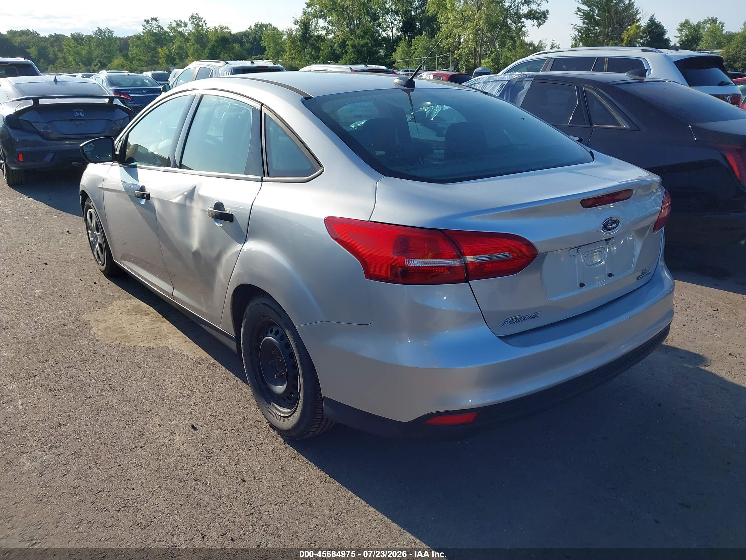 2015 Ford Focus S Silver vin: 1FADP3E25FL373511