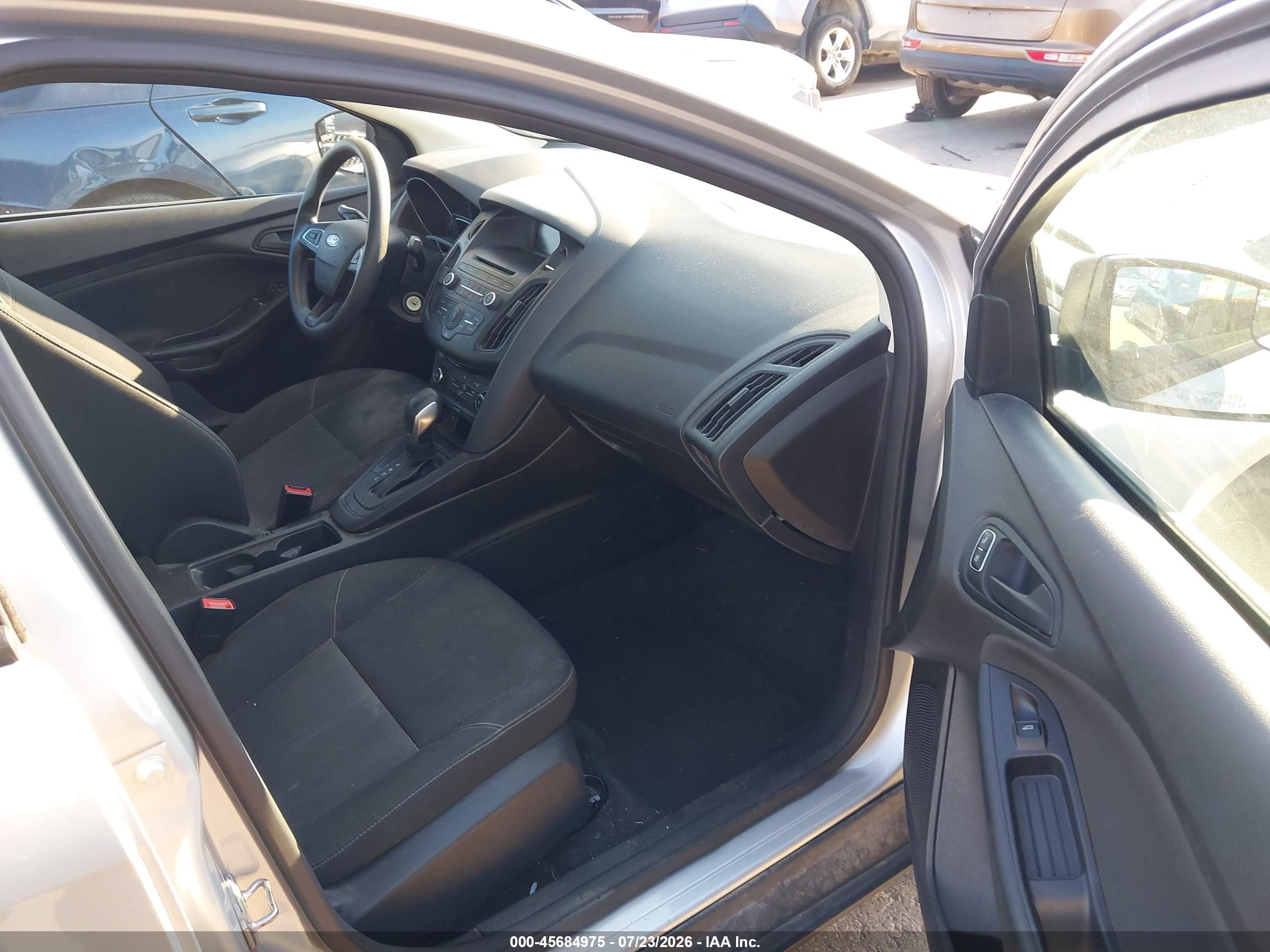 2015 Ford Focus S Silver vin: 1FADP3E25FL373511