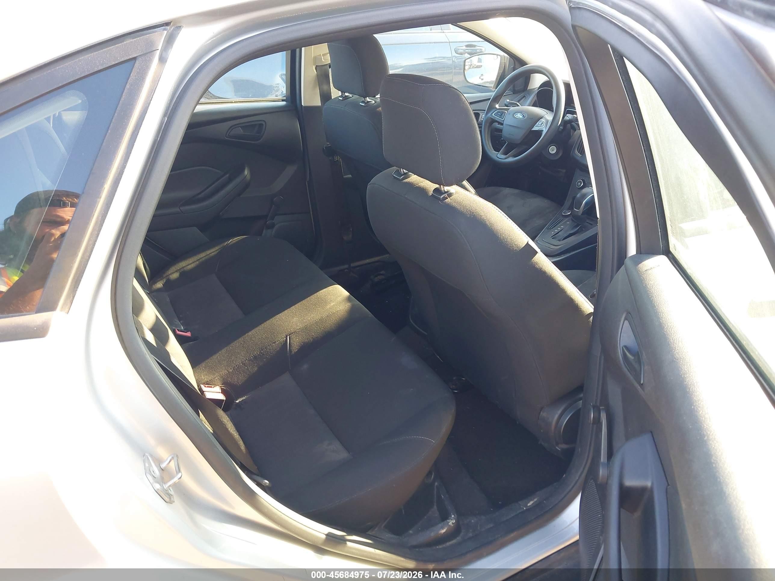 2015 Ford Focus S Silver vin: 1FADP3E25FL373511