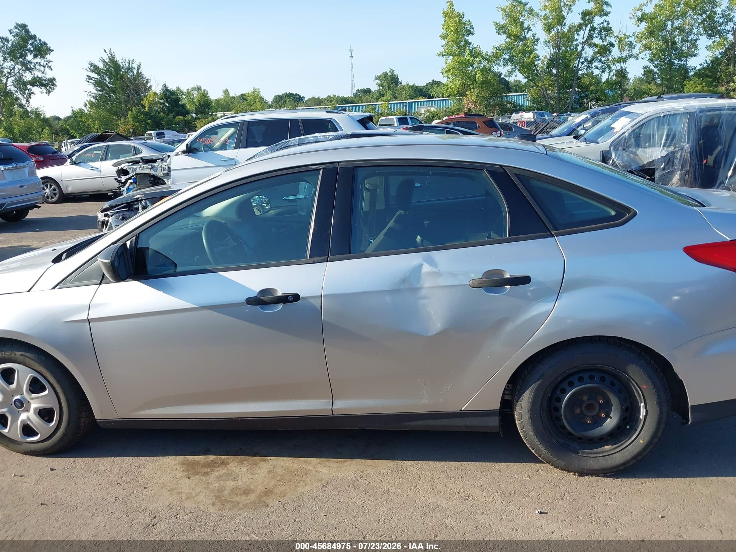 2015 Ford Focus S Silver vin: 1FADP3E25FL373511