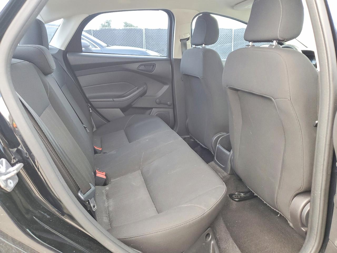 2018 Ford Focus S Черный vin: 1FADP3E25JL204100