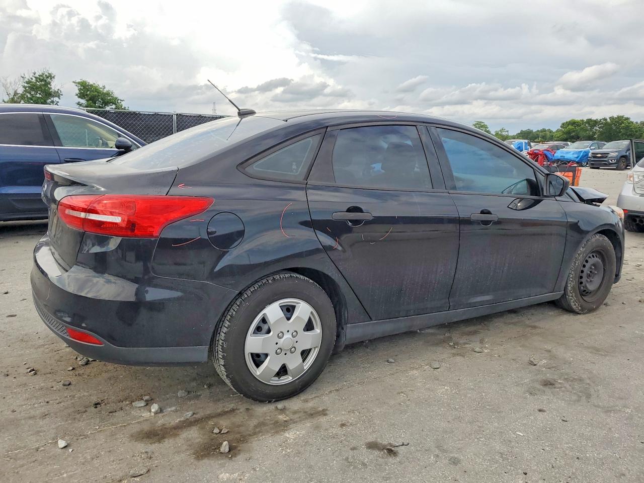 2018 Ford Focus S Черный vin: 1FADP3E25JL204100