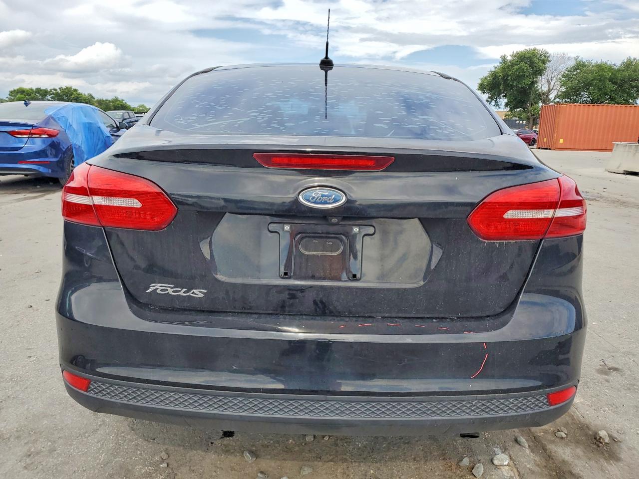 2018 Ford Focus S Черный vin: 1FADP3E25JL204100
