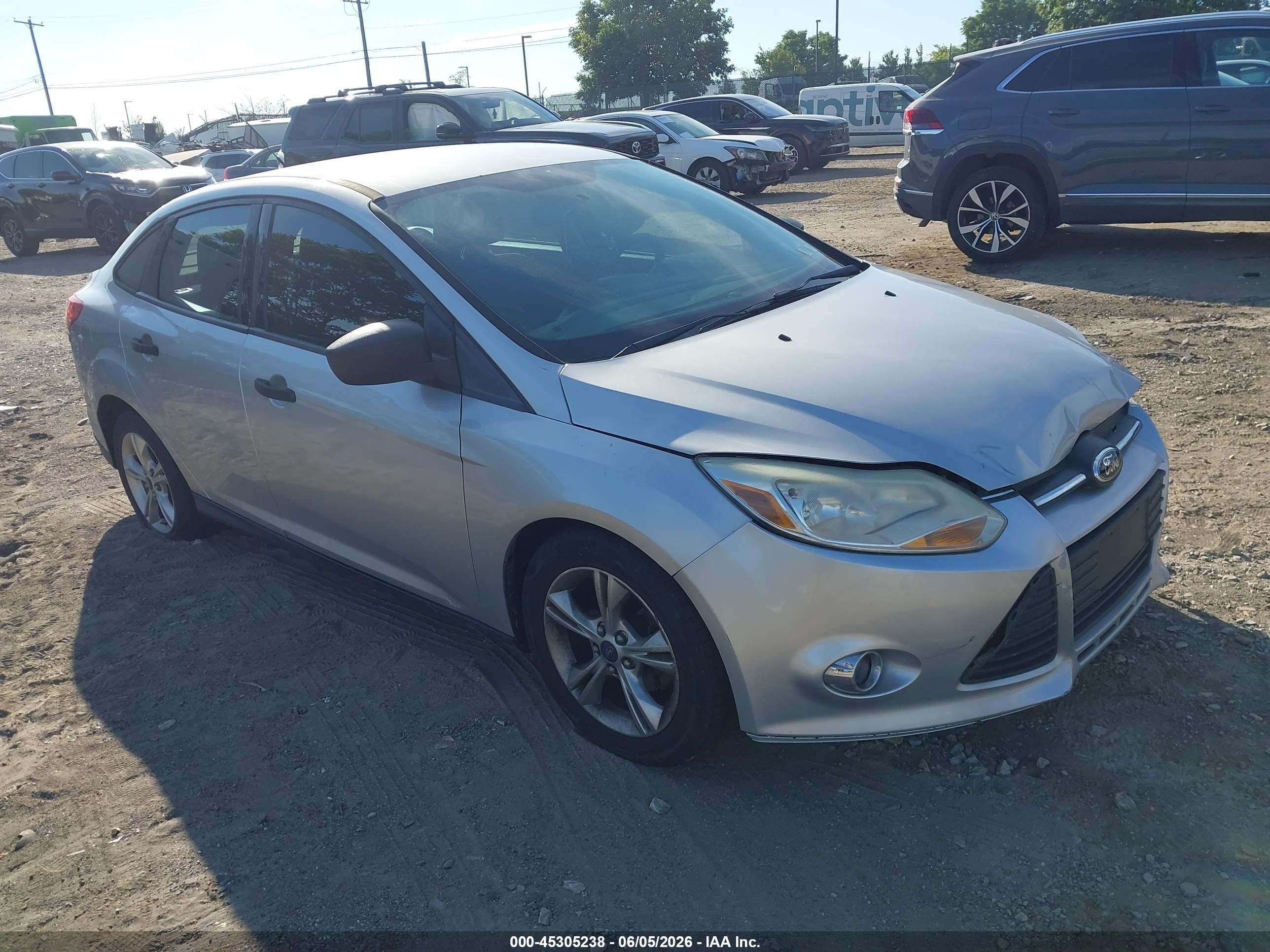 2013 Ford Focus S Silver vin: 1FADP3E26DL180636