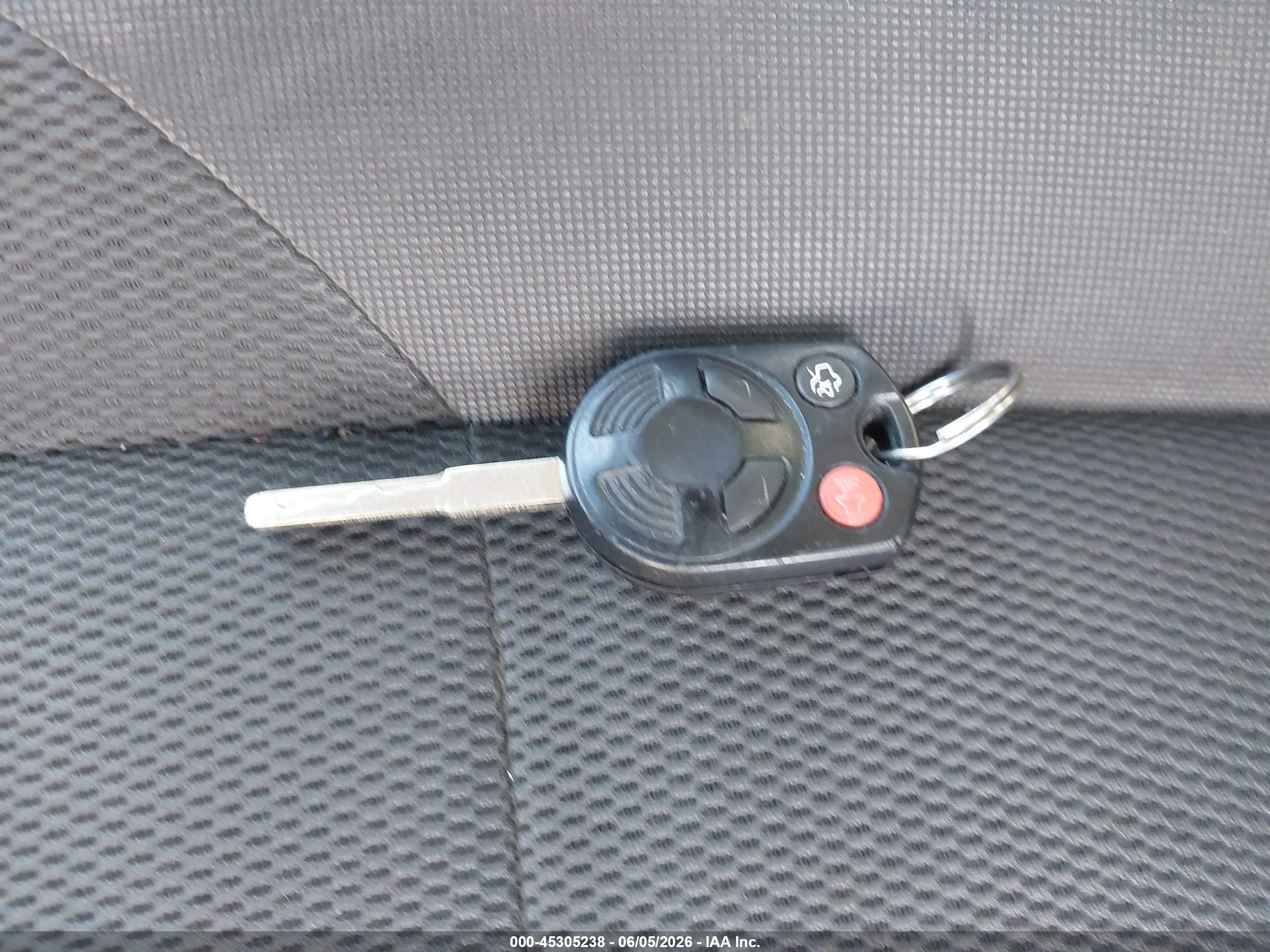 2013 Ford Focus S Серебряный vin: 1FADP3E26DL180636