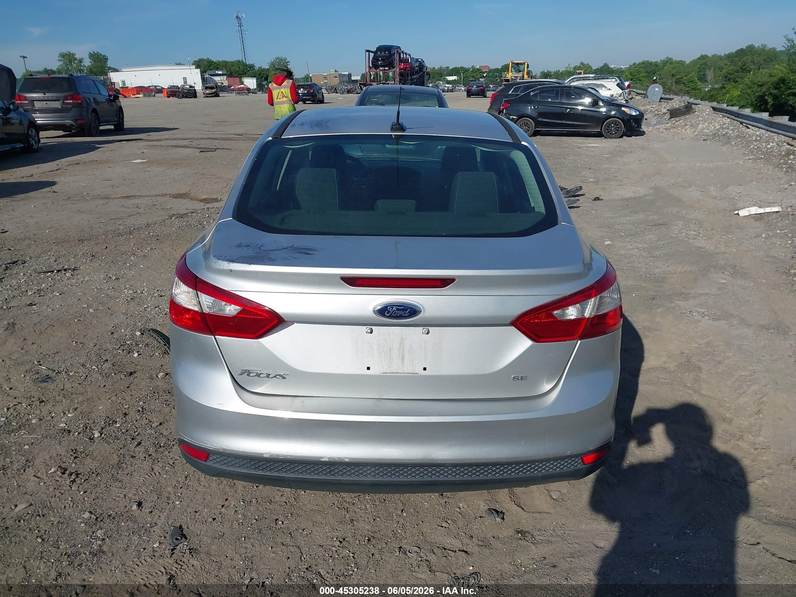 2013 Ford Focus S Серебряный vin: 1FADP3E26DL180636