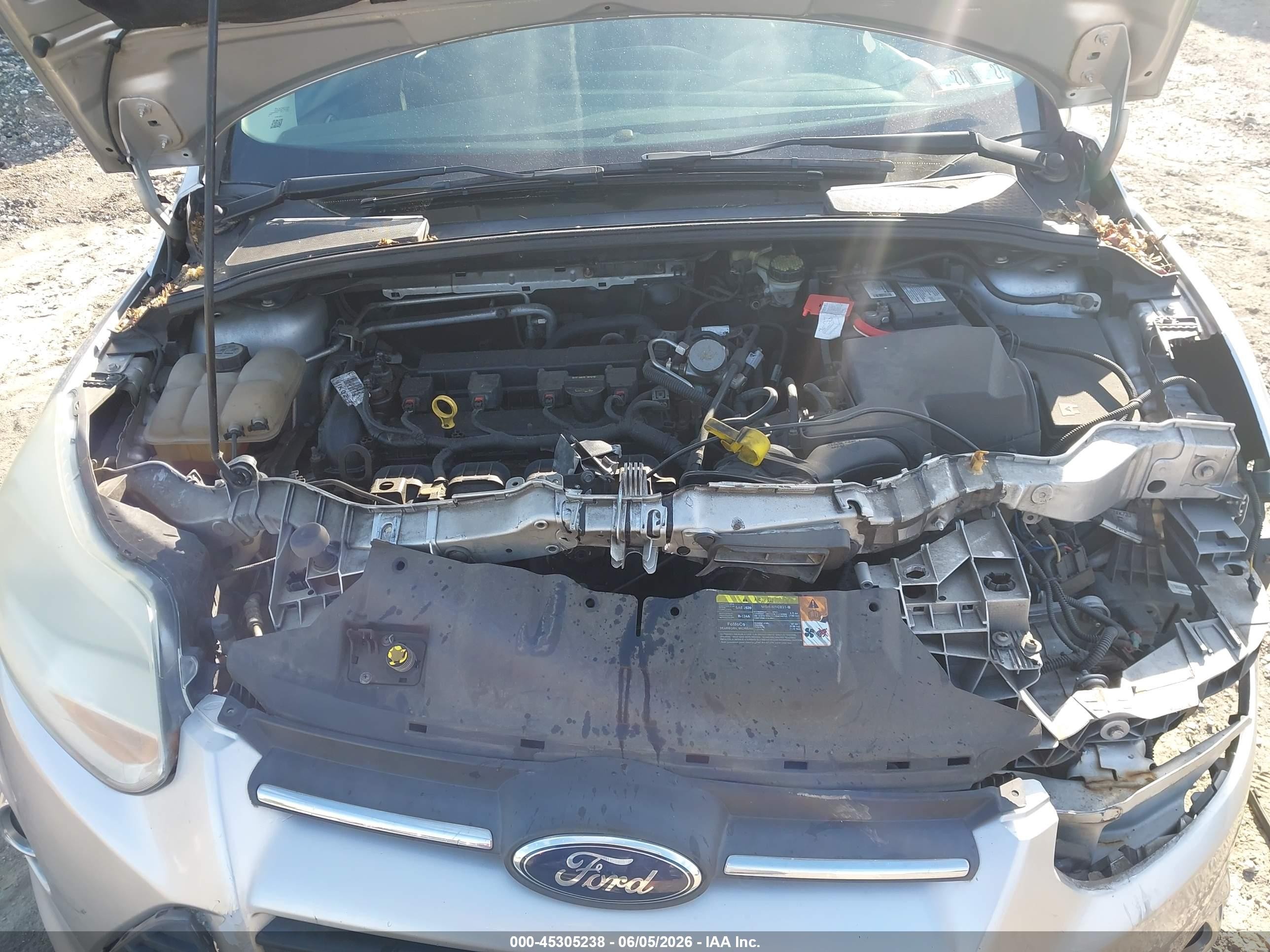 2013 Ford Focus S Серебряный vin: 1FADP3E26DL180636