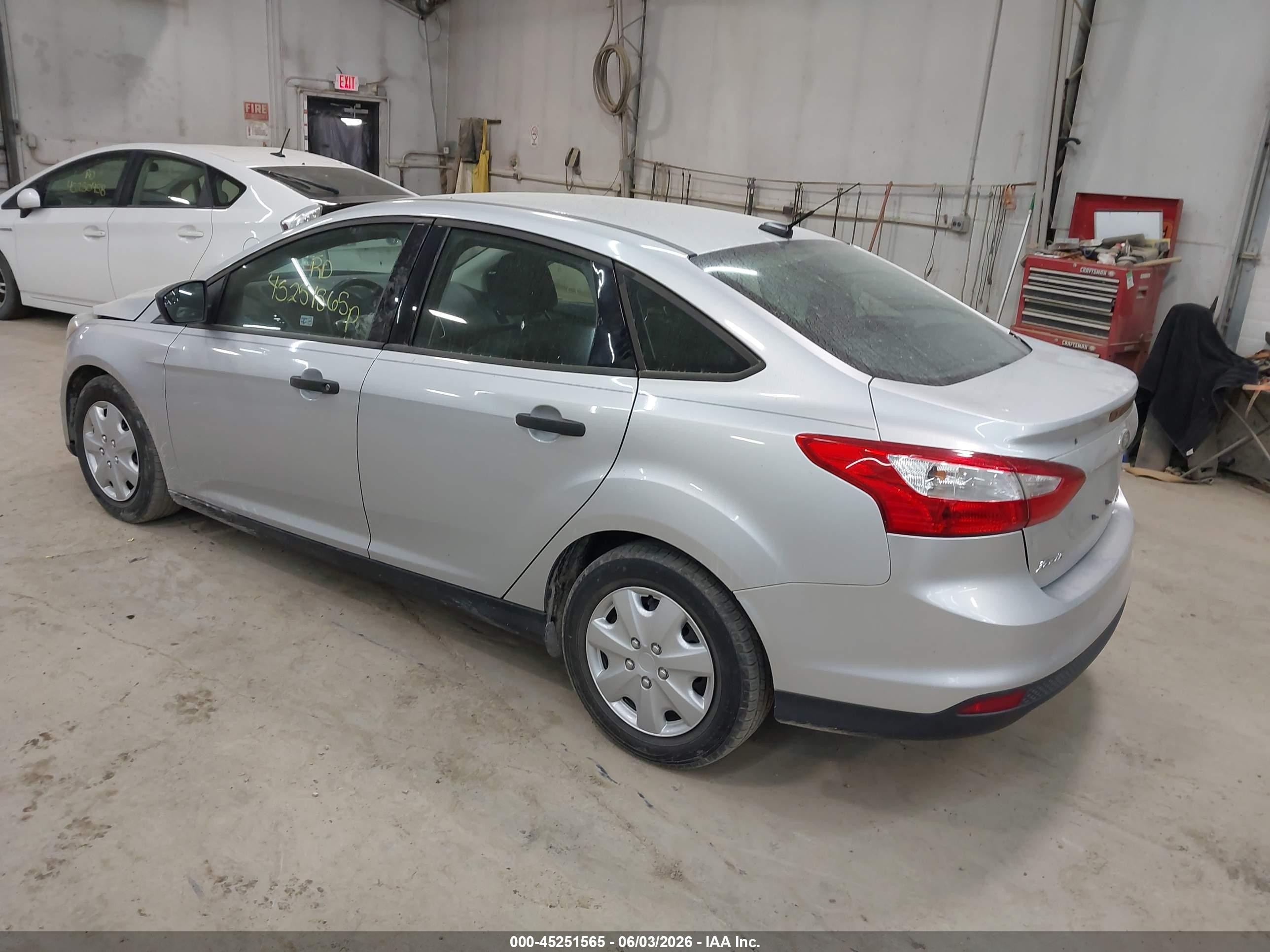 2013 Ford Focus S Silver vin: 1FADP3E26DL180796