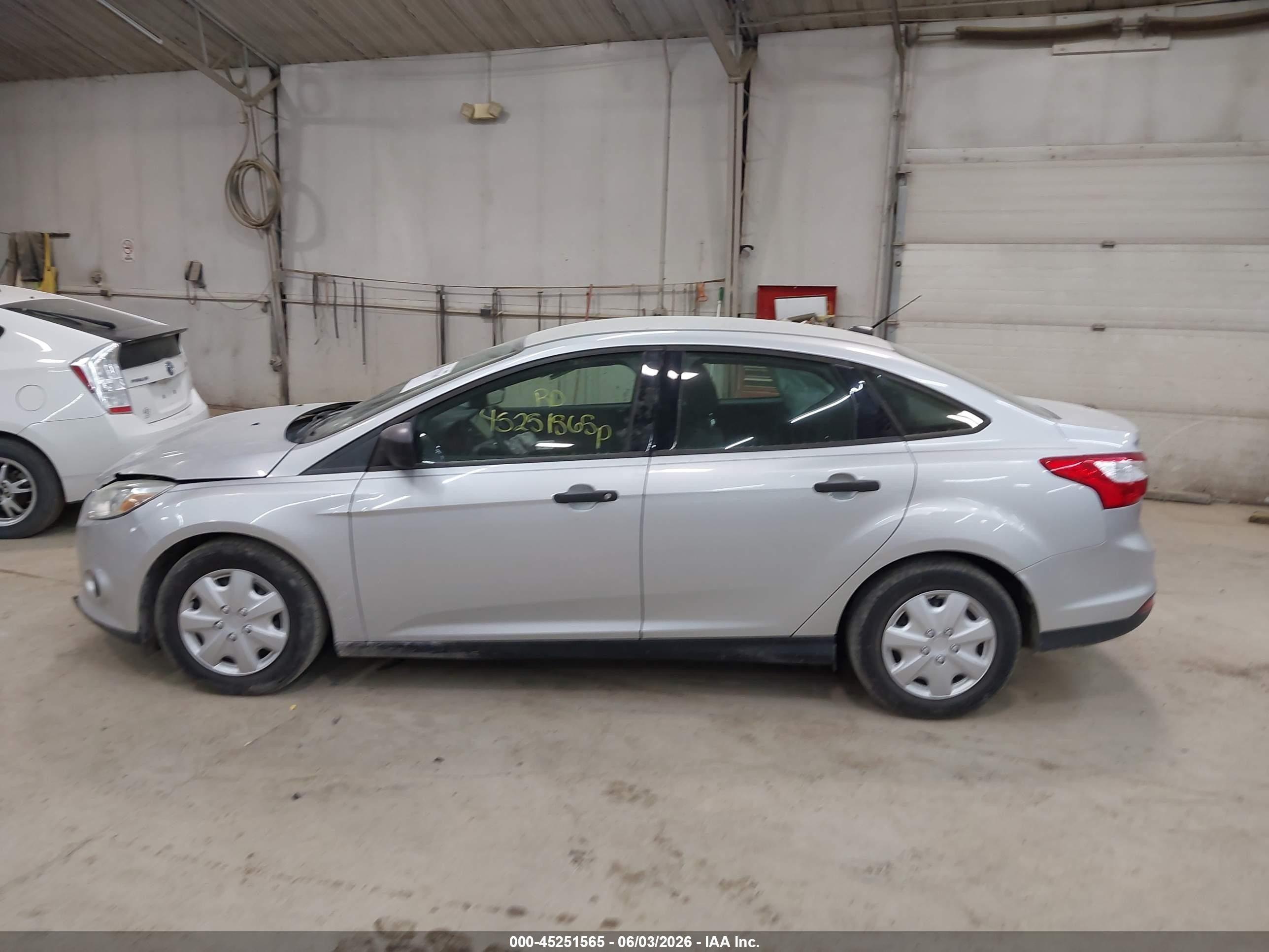 2013 Ford Focus S Silver vin: 1FADP3E26DL180796