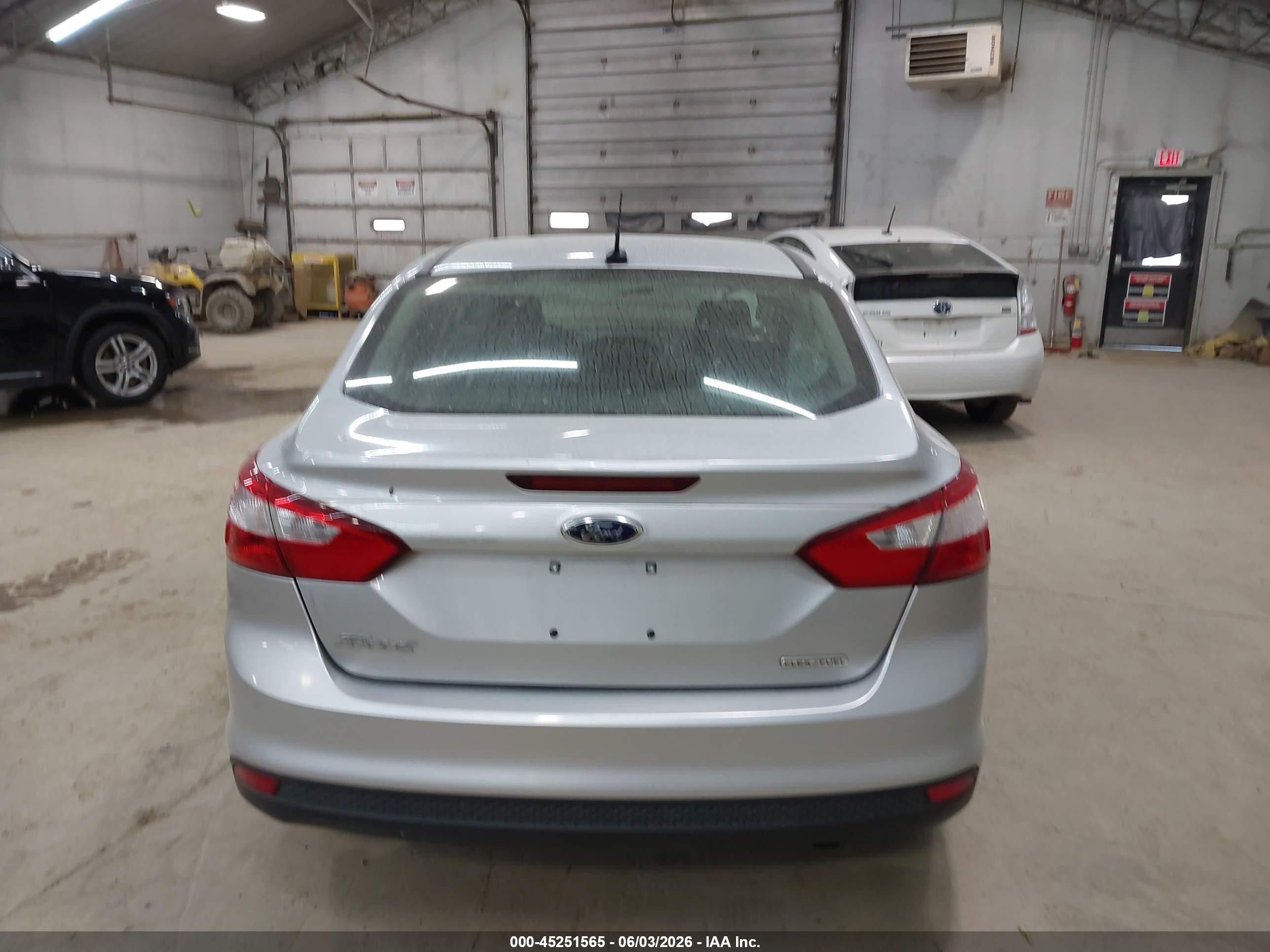 2013 Ford Focus S Silver vin: 1FADP3E26DL180796