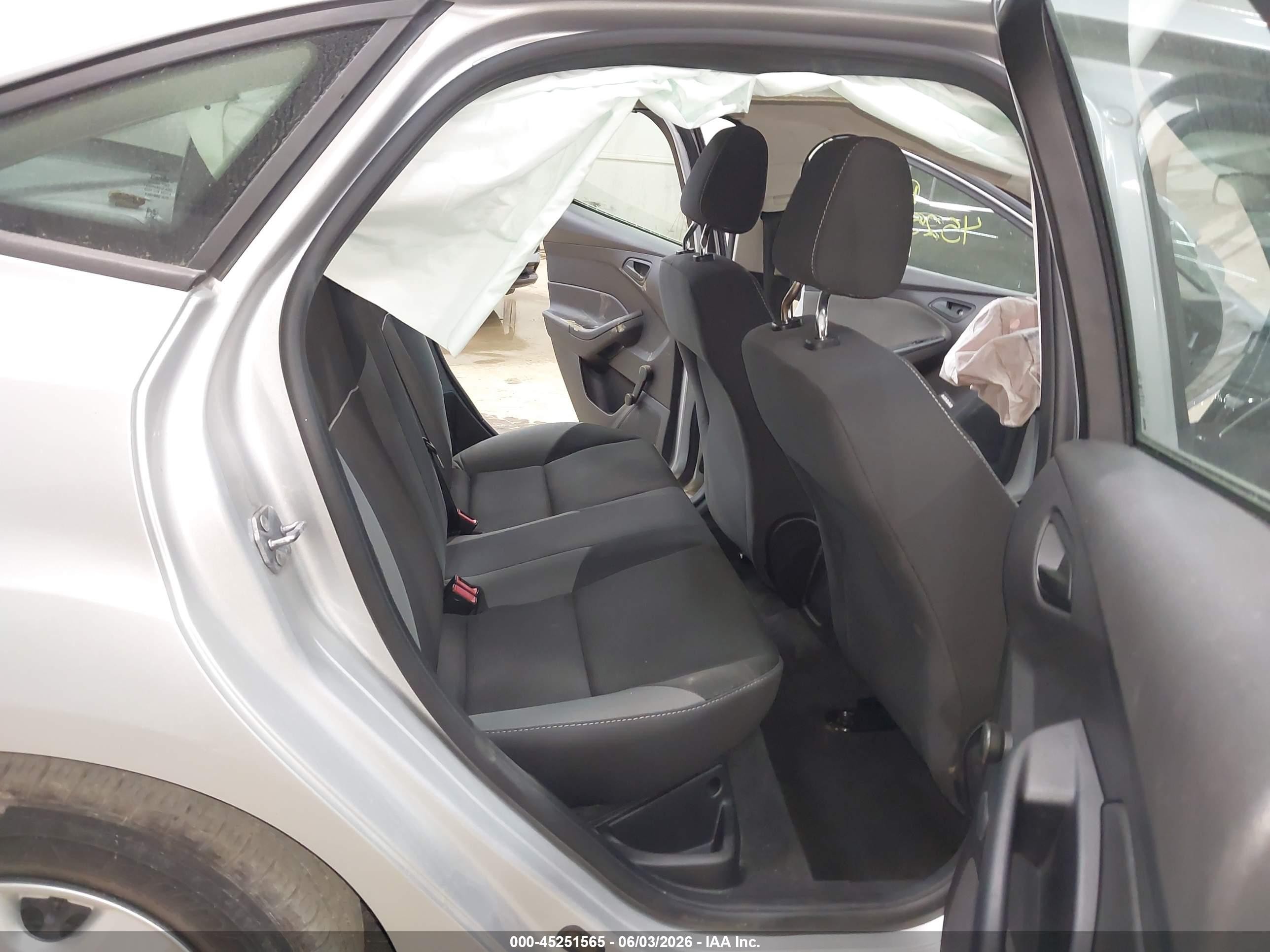 2013 Ford Focus S Silver vin: 1FADP3E26DL180796