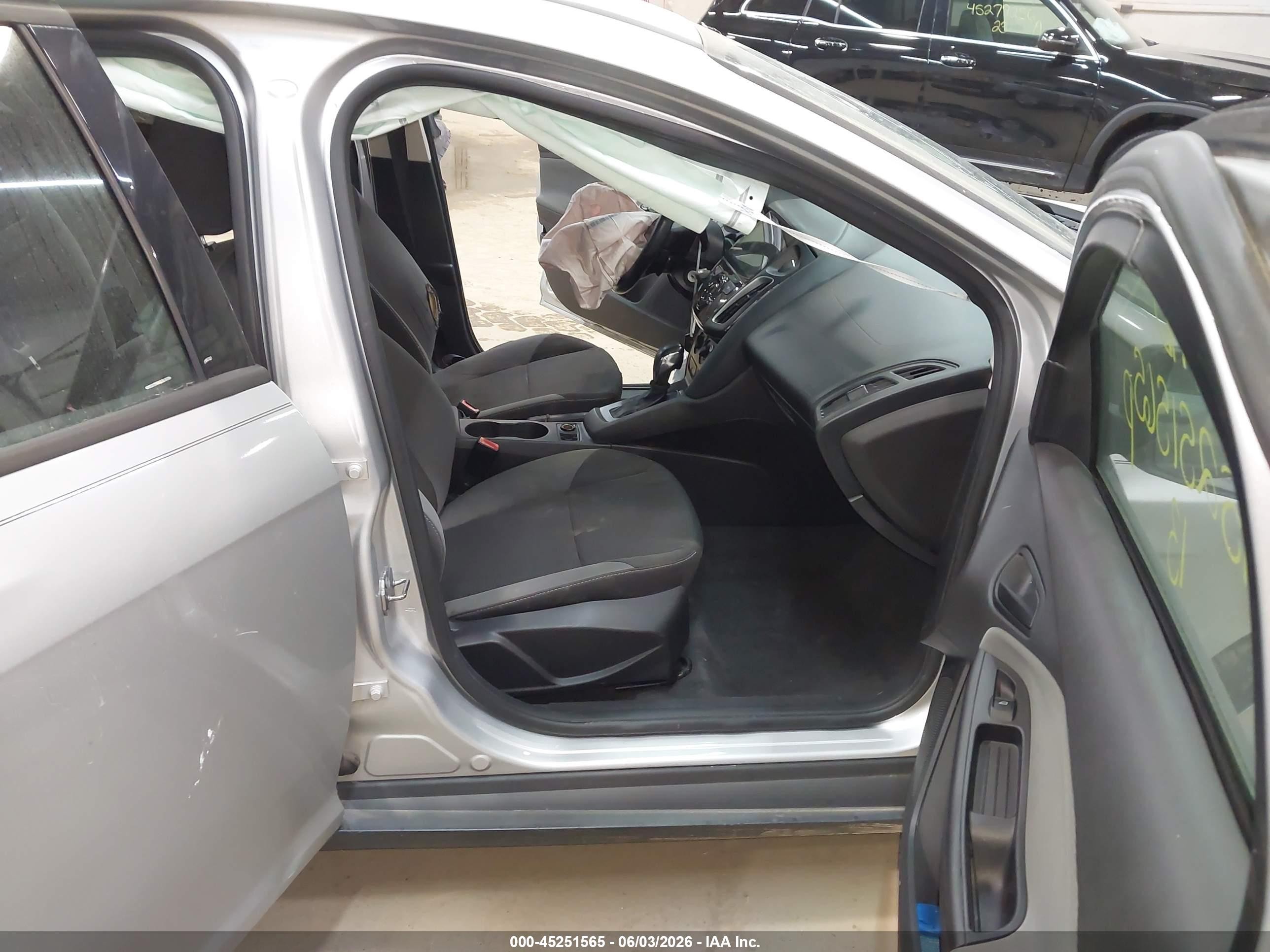 2013 Ford Focus S Silver vin: 1FADP3E26DL180796