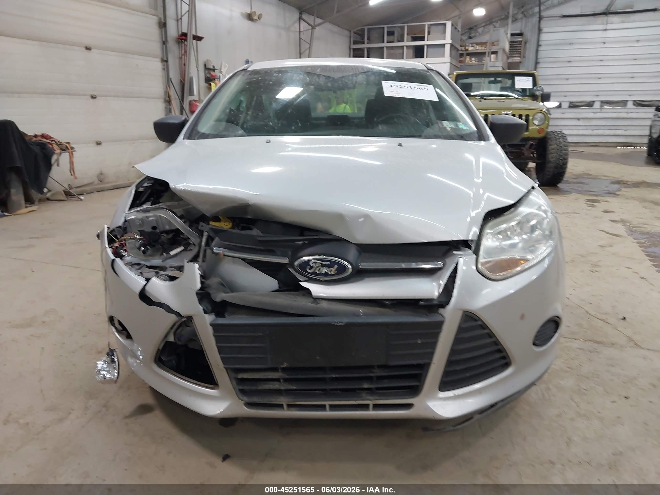 2013 Ford Focus S Silver vin: 1FADP3E26DL180796