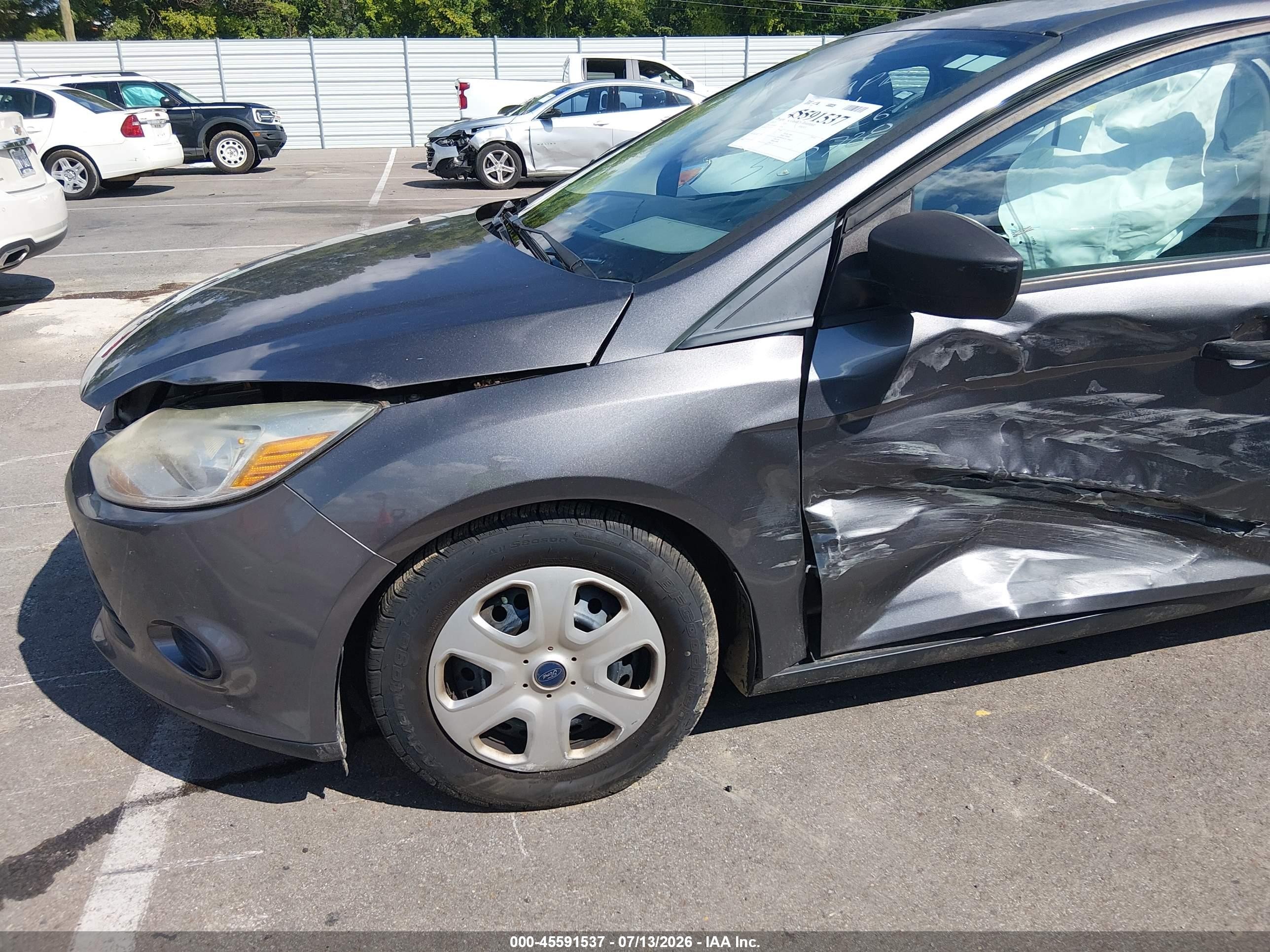 2013 Ford Focus S Серый vin: 1FADP3E26DL330728