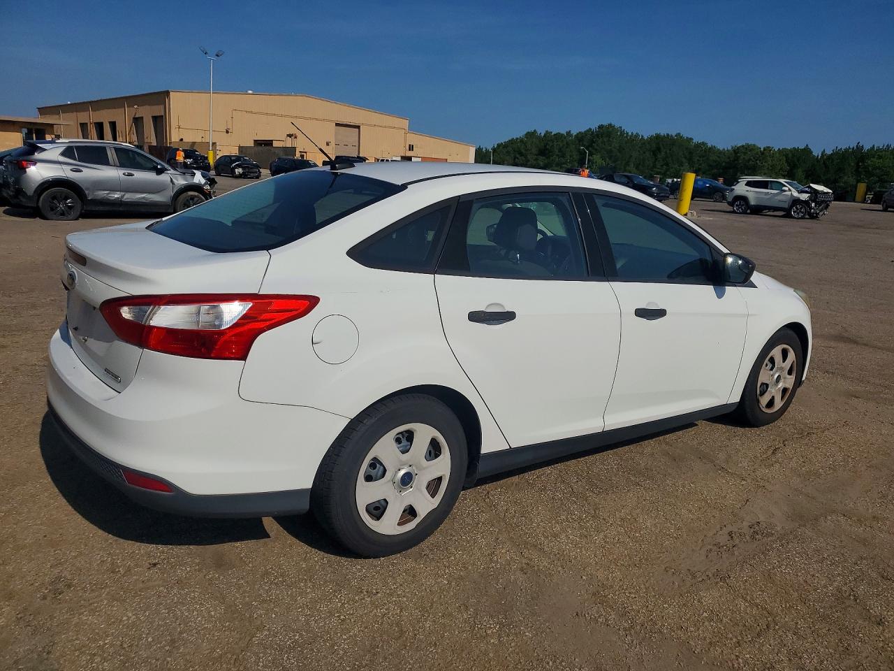 2014 Ford Focus S White vin: 1FADP3E26EL272329