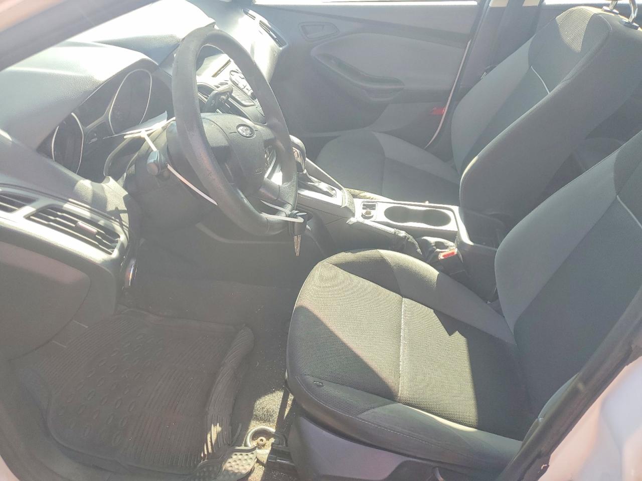 2014 Ford Focus S White vin: 1FADP3E26EL272329