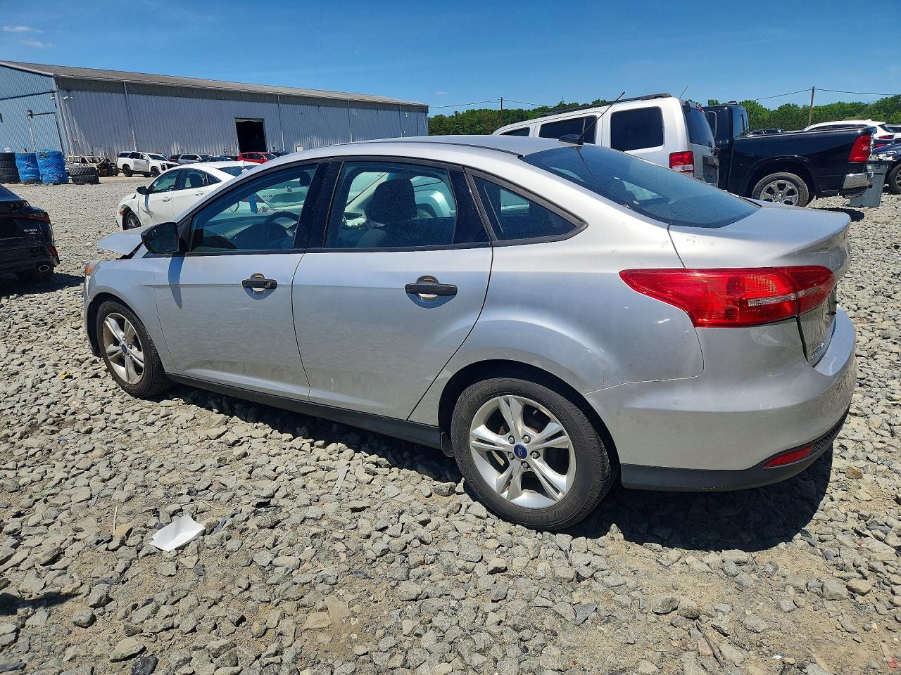 2015 Ford Focus S Серебряный vin: 1FADP3E26FL246542