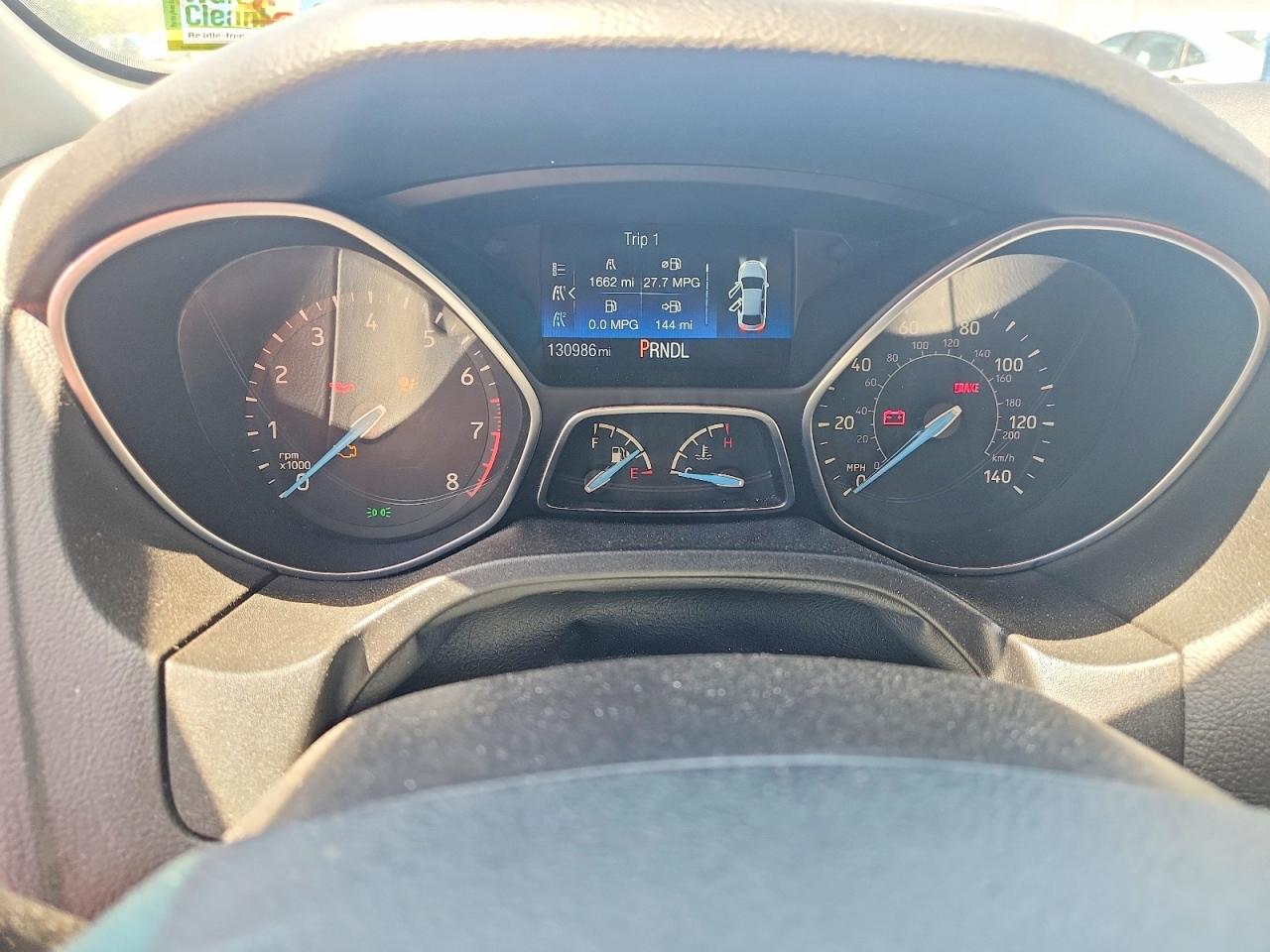 2015 Ford Focus S Серебряный vin: 1FADP3E26FL246542