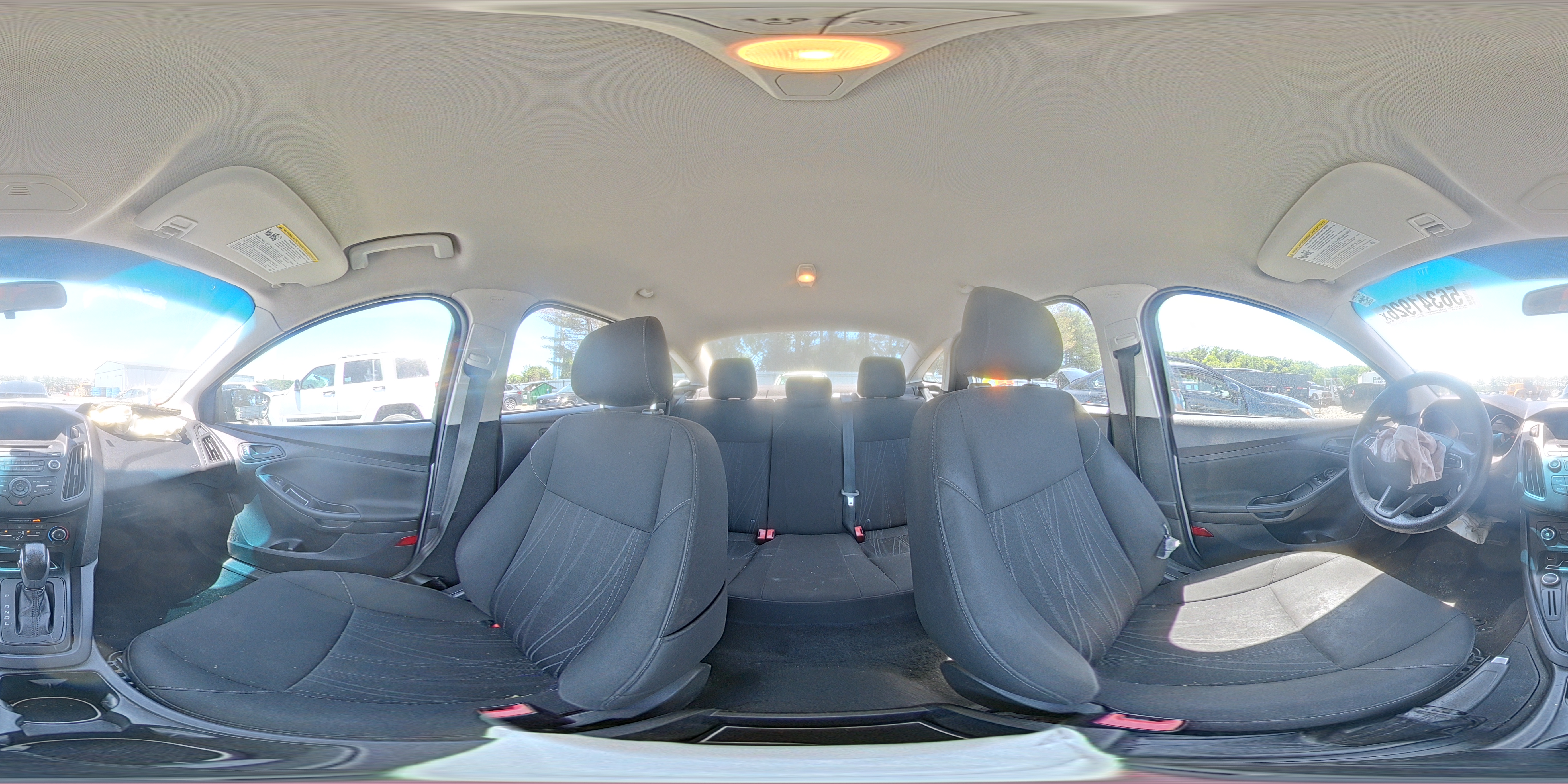 2015 Ford Focus S Серебряный vin: 1FADP3E26FL246542