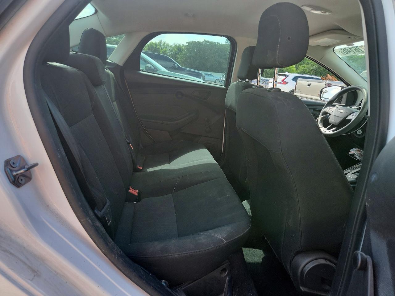 2015 Ford Focus S White vin: 1FADP3E26FL268802
