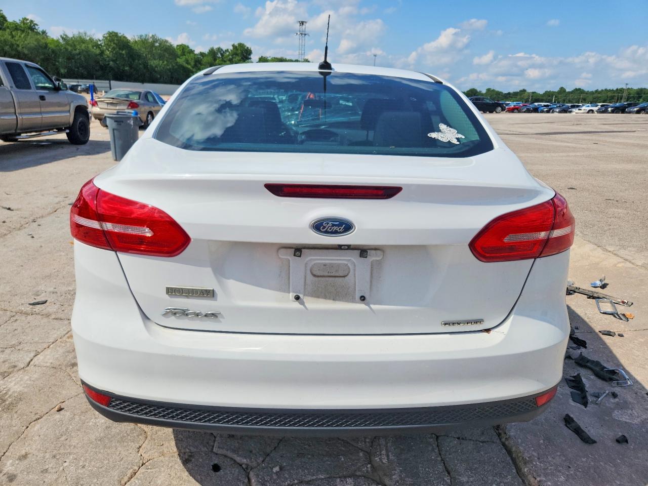 2015 Ford Focus S White vin: 1FADP3E26FL268802