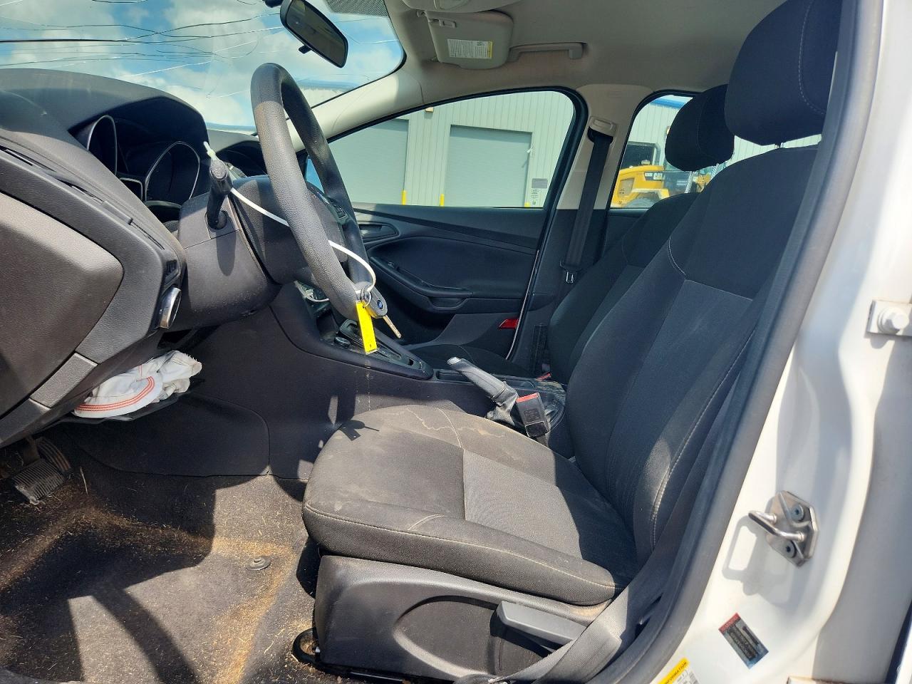 2015 Ford Focus S White vin: 1FADP3E26FL268802